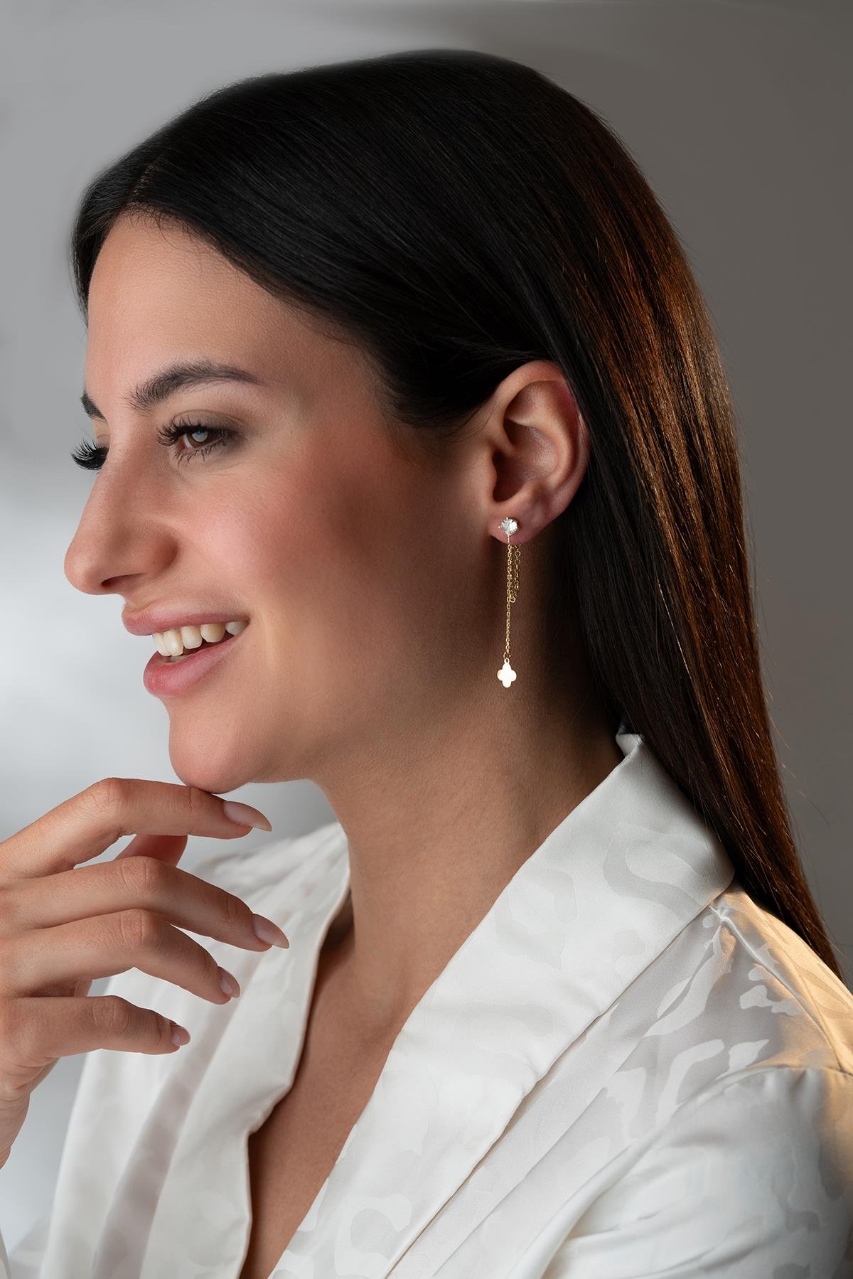 925 Ayar Gümüş Gold Kaplama 5 Mm Tektaş Sallantılı Zincir Sade Yonca Model Küpe