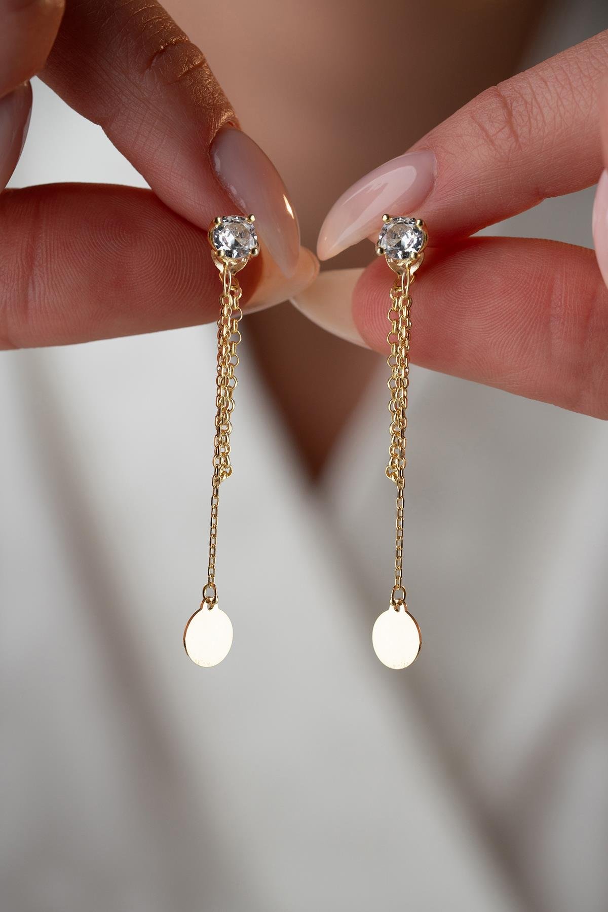 925 Ayar Gümüş Gold Kaplama 5 Mm Tektaş Sallantılı Zincir Sade Yuvarlak Model Küpe