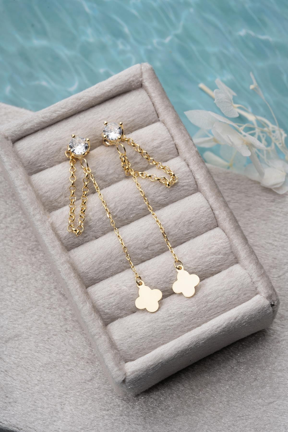 925 Ayar Gümüş Gold Kaplama 5 Mm Tektaş Sallantılı Zincir Sade Yonca Model Küpe