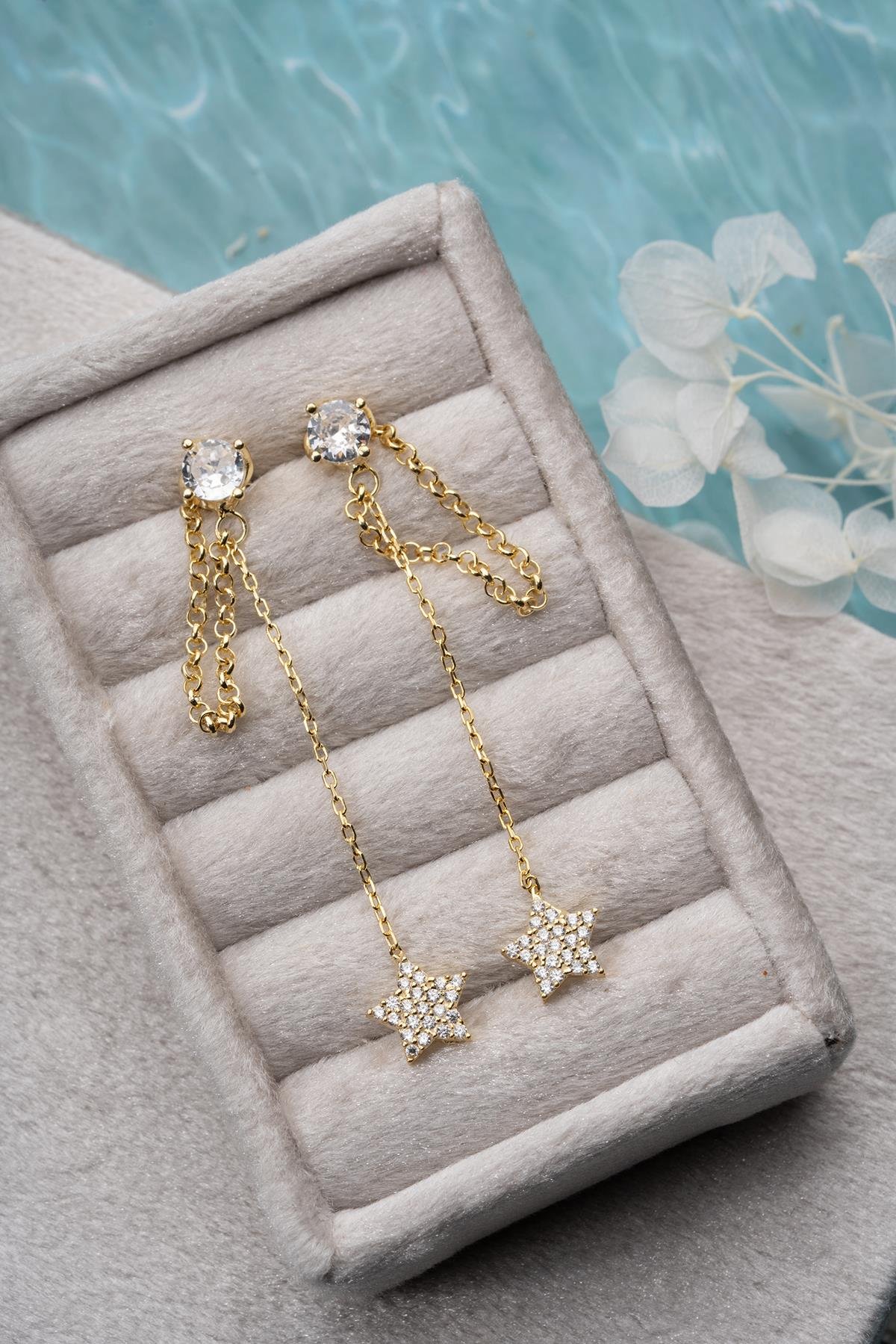 925 Ayar Gümüş Gold Kaplama 5 Mm Tektaş Sallantılı Zincir Zirkon Taşlı Yıldız Küpe