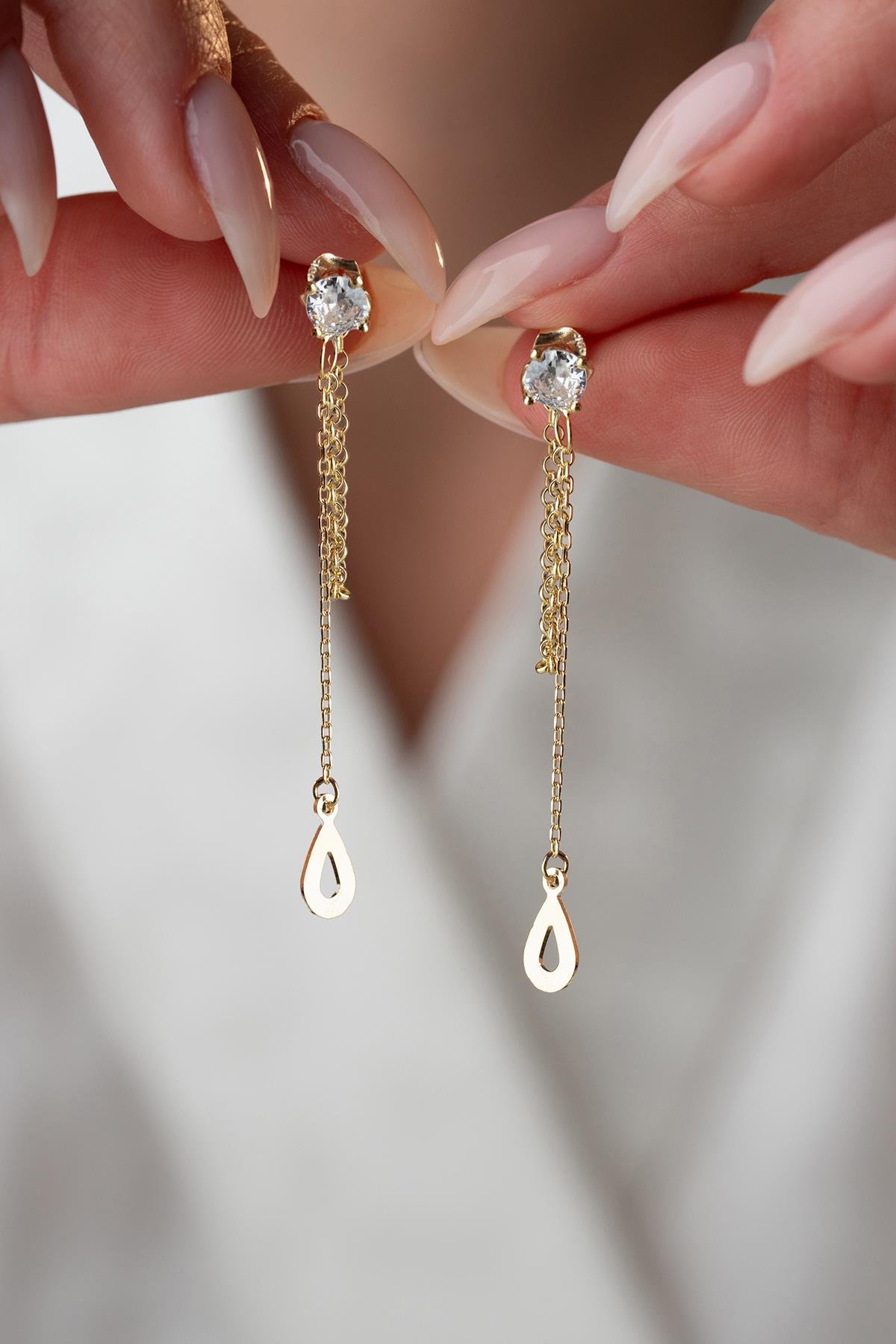 925 Ayar Gümüş Gold Kaplama 5 Mm Tektaş Sallantılı Zincir Su Damlası Model Küpe