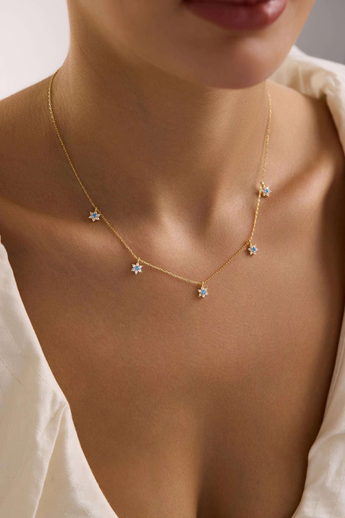 925 Ayar Gümüş Gold Kaplama Aquamarin Taşlı Minimal Çiçek Şans Kolye