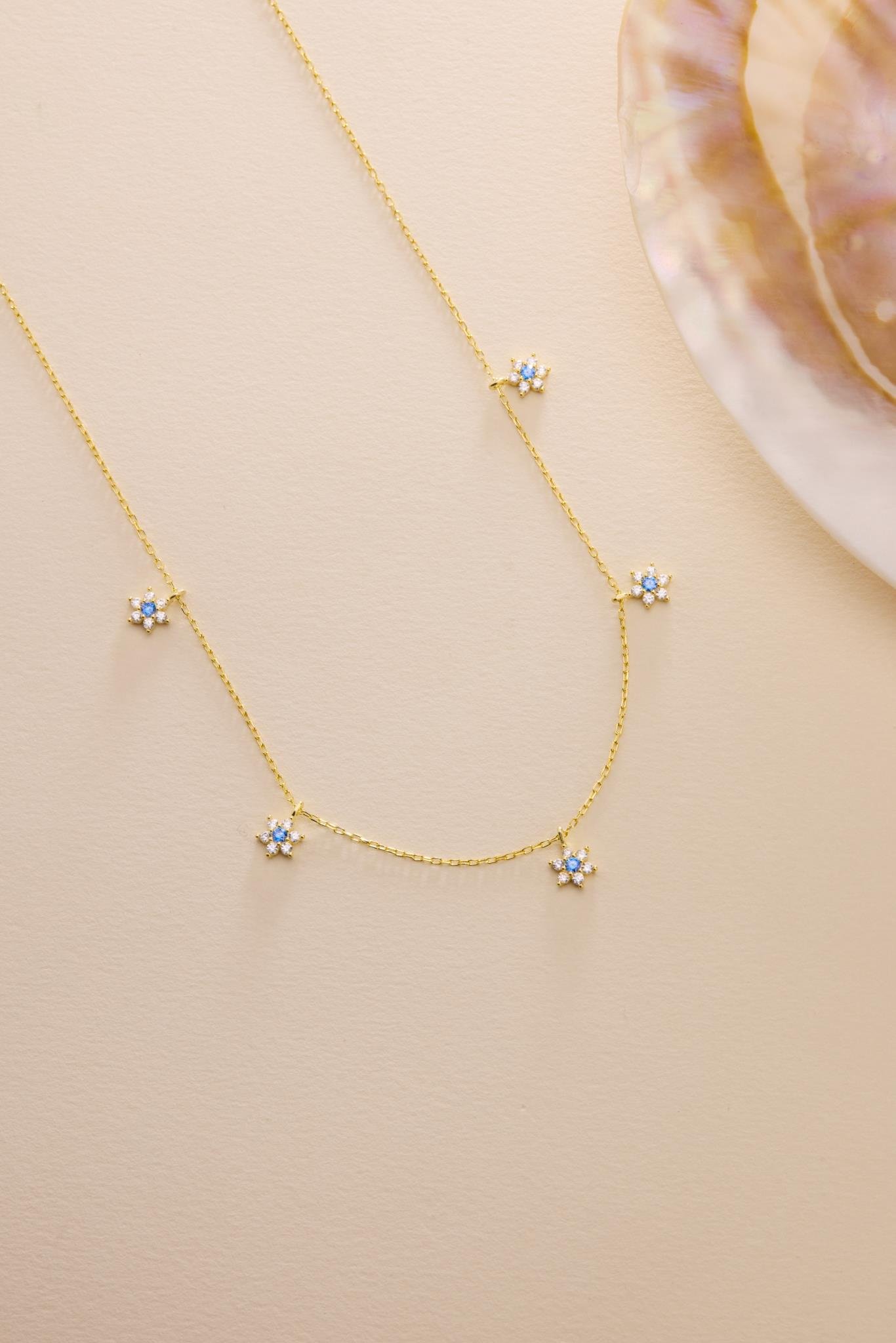 925 Ayar Gümüş Gold Kaplama Aquamarin Taşlı Minimal Çiçek Şans Kolye