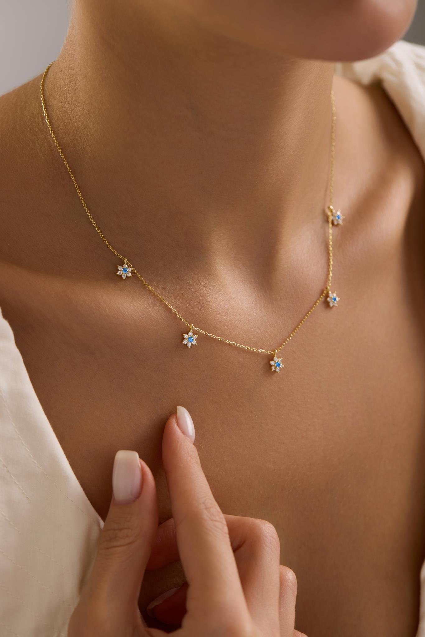 925 Ayar Gümüş Gold Kaplama Aquamarin Taşlı Minimal Çiçek Şans Kolye