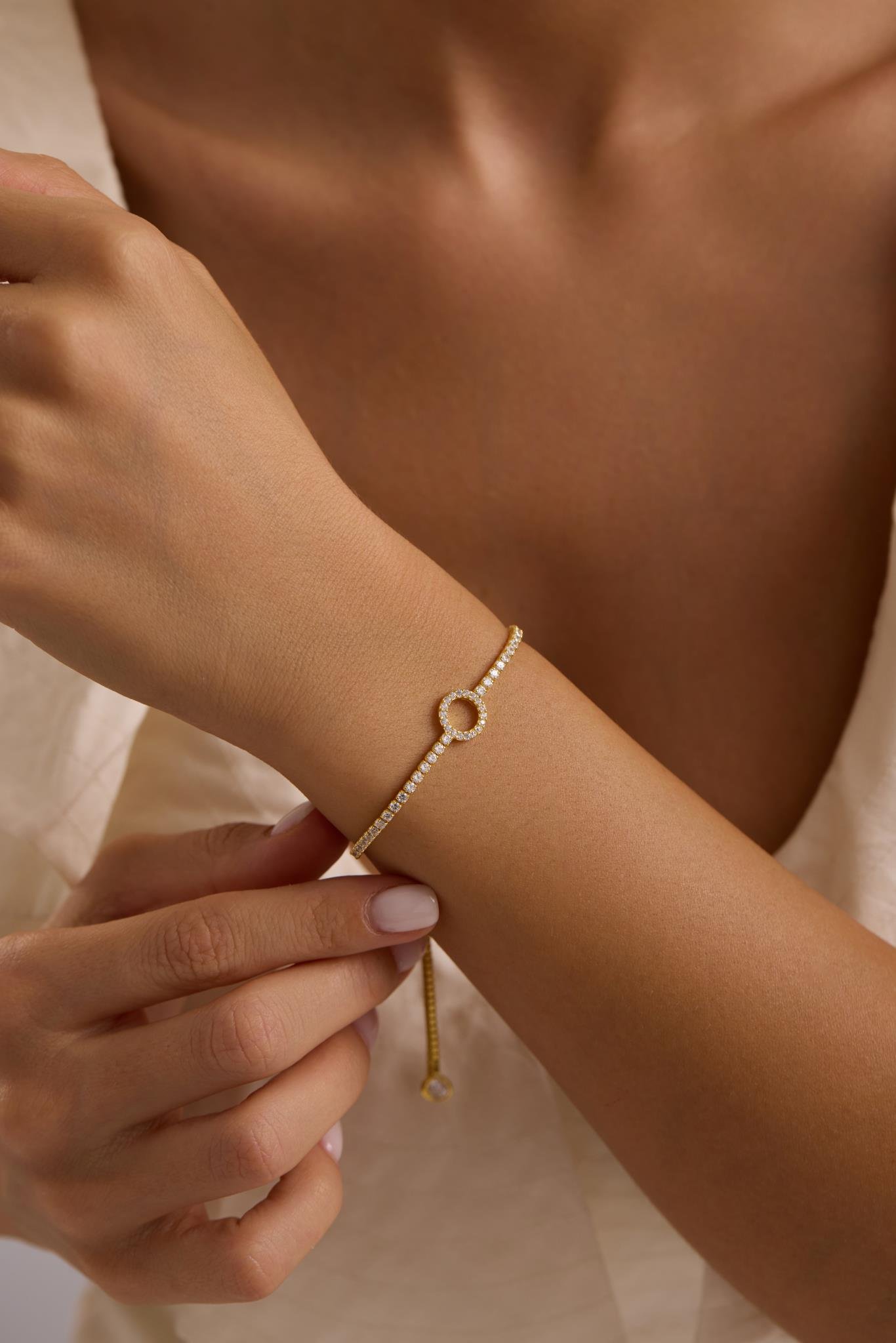 925 Ayar Gümüş Gold Kaplama Ayarlanabilir Asansörlü Su Yolu Zirkon Taşlı Yuvarlak Tasarım Bileklik