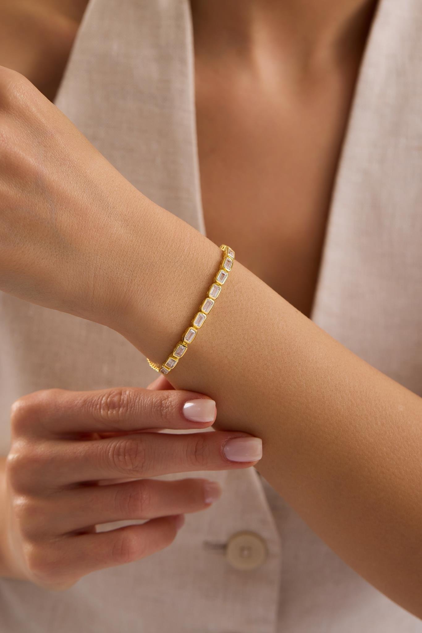 925 Ayar Gümüş Gold Kaplama Ayarlanabilir Asansörlü Sıralı Beyaz Baget Taşlı Bileklik