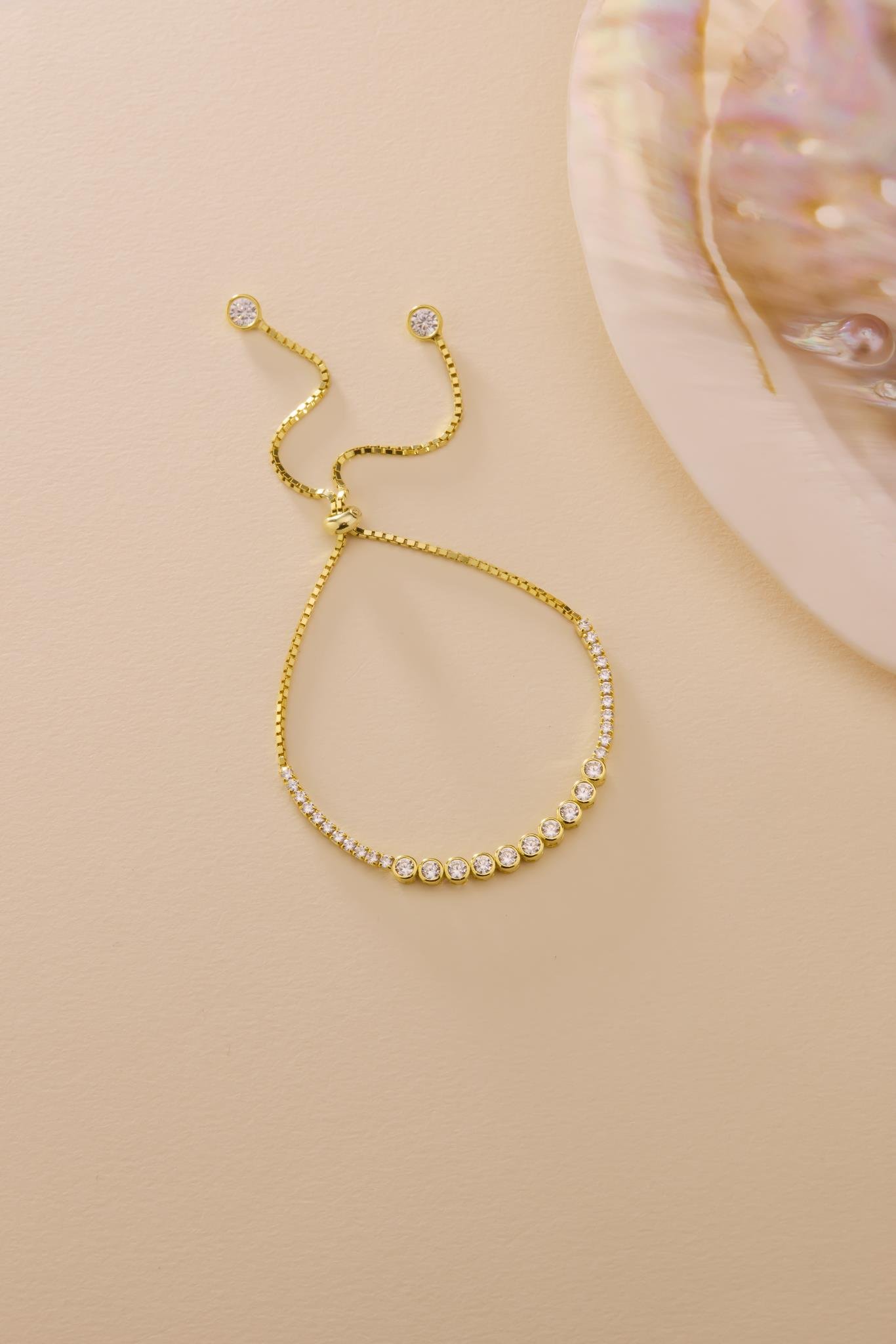 925 Ayar Gümüş Gold Kaplama Ayarlanabilir Asansörlü Su Yolu Sıralı 4 mm Taşlı Model Bileklik