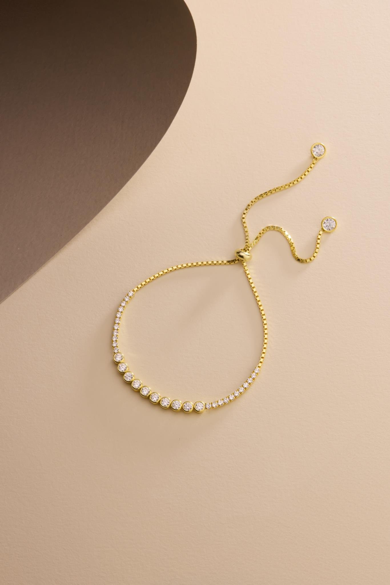 925 Ayar Gümüş Gold Kaplama Ayarlanabilir Asansörlü Su Yolu Sıralı 4 mm Taşlı Model Bileklik