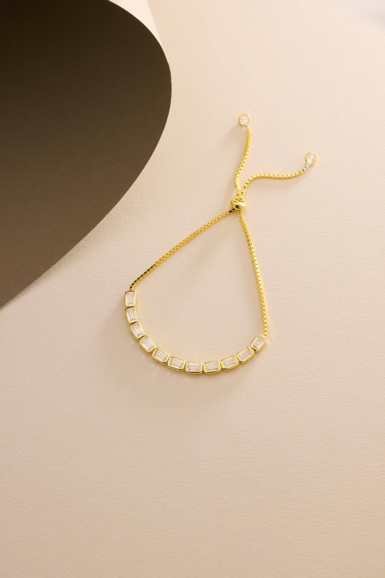 925 Ayar Gümüş Gold Kaplama Ayarlanabilir Asansörlü Sıralı Beyaz Baget Taşlı Bileklik