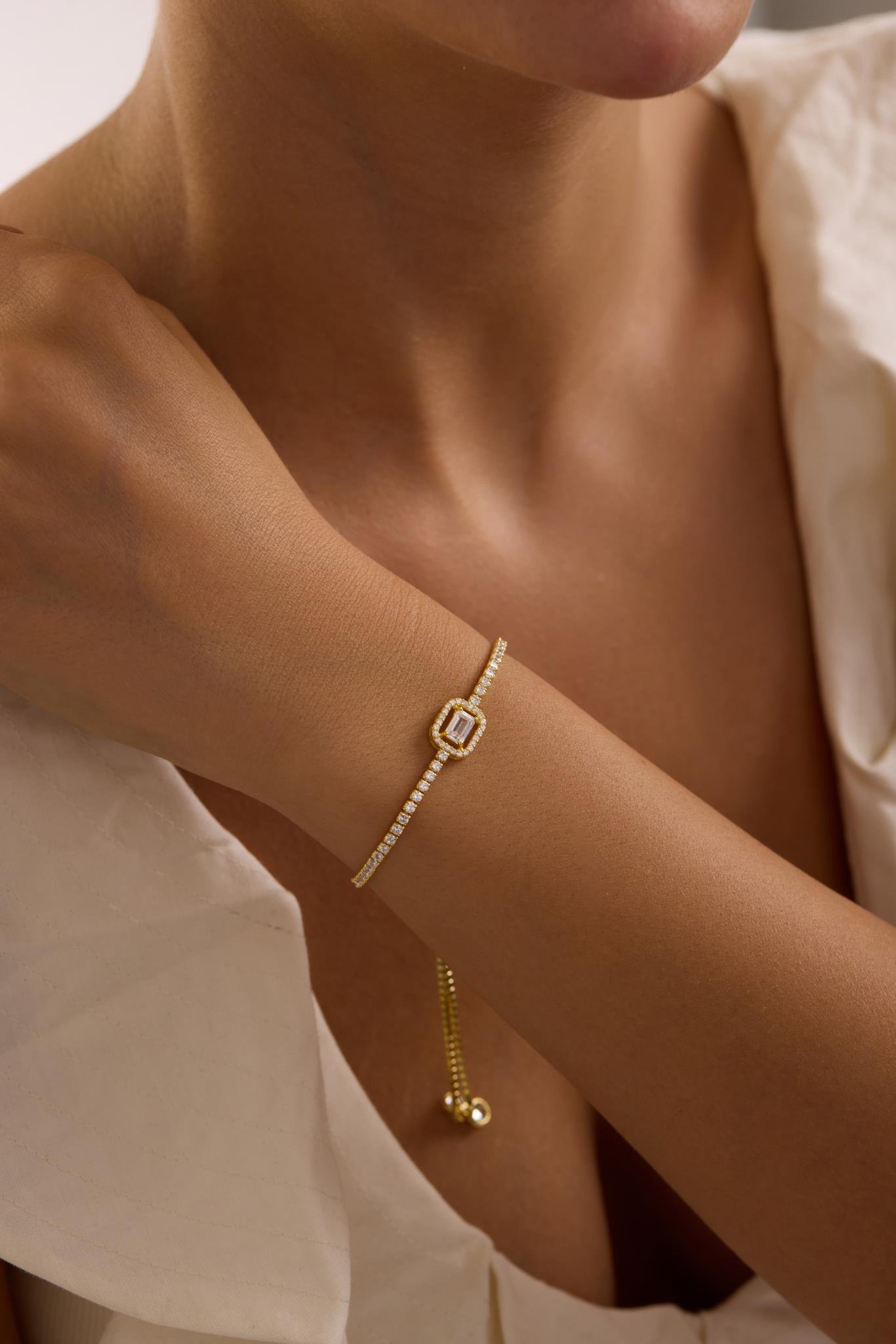 925 Ayar Gümüş Gold Kaplama Ayarlanabilir Asansörlü Su Yolu Baget Taşlı Tektaş Bileklik