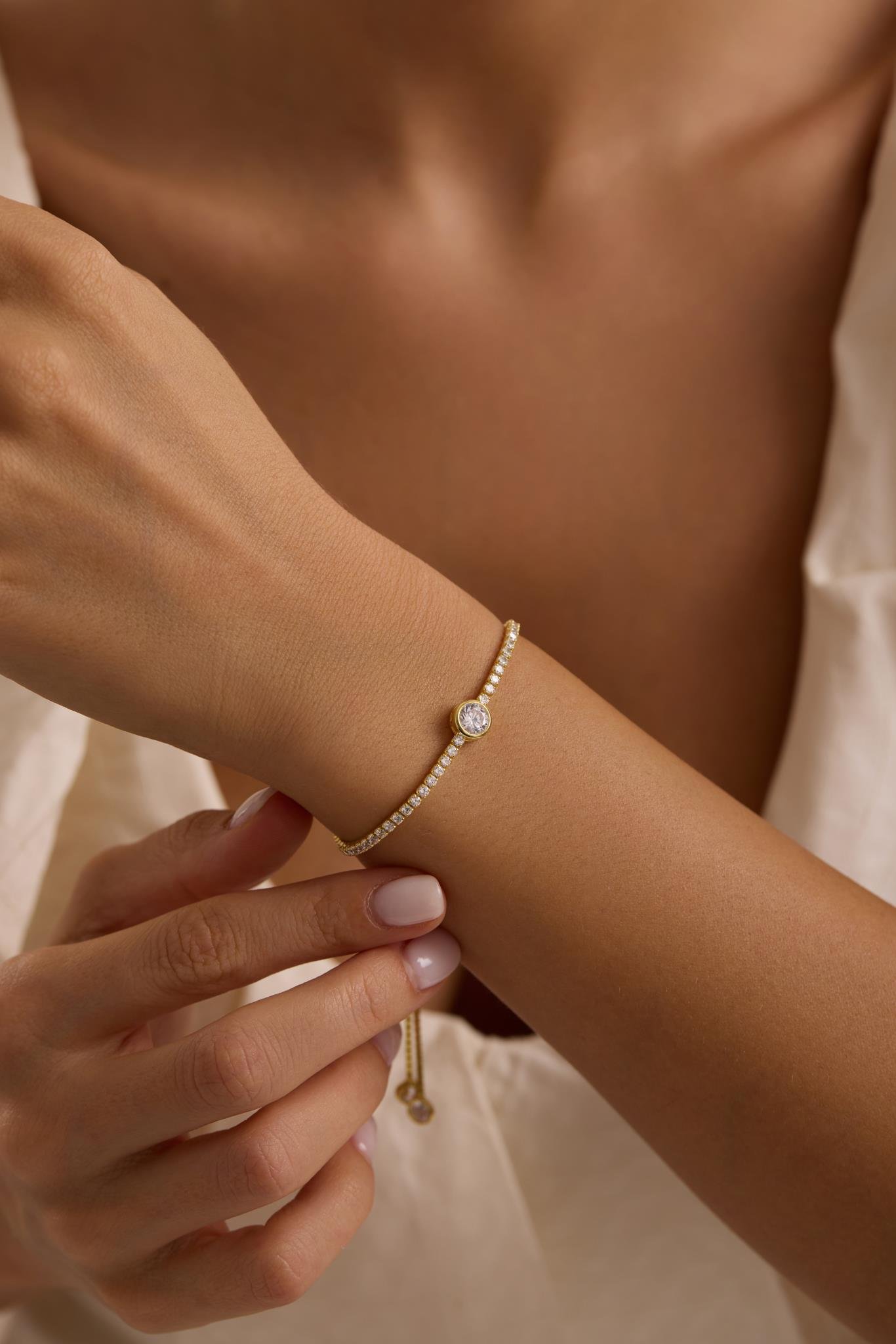 925 Ayar Gümüş Gold Kaplama Ayarlanabilir Asansörlü Su Yolu Orta Tektaş Model Bileklik