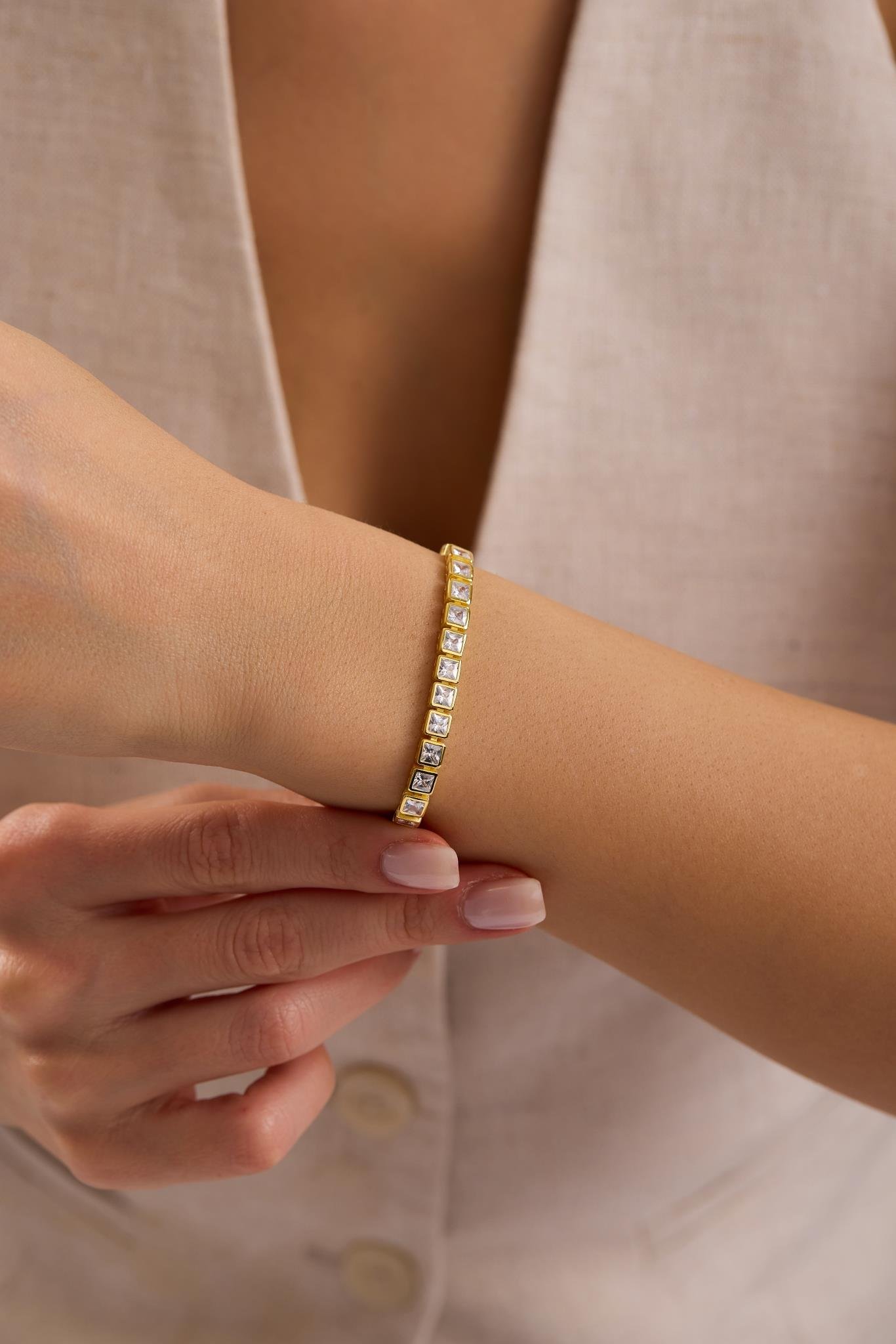 925 Ayar Gümüş Gold Kaplama Ayarlanabilir Asansörlü  Sıralı Kare Mor Taşlı Bileklik