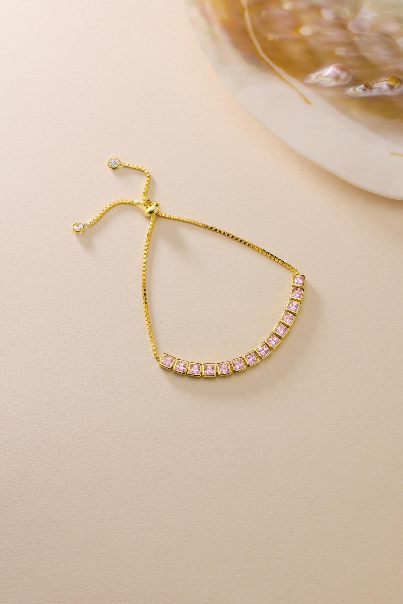 925 Ayar Gümüş Gold Kaplama Ayarlanabilir Asansörlü  Sıralı Kare Pembe Taşlı Bileklik