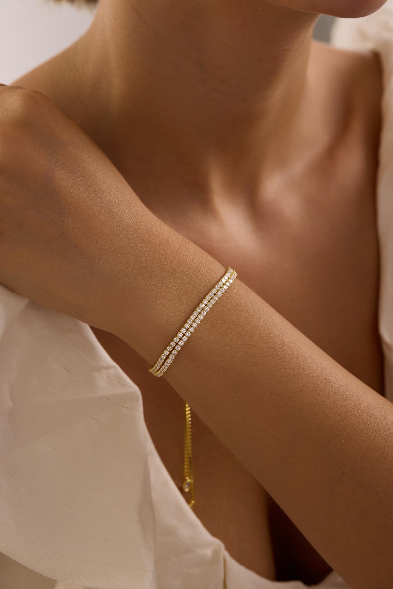 925 Ayar Gümüş Gold Kaplama Ayarlanabilir Asansörlü 2 mm Zirkon Taşlı Çift Sıra Su Yolu Bileklik