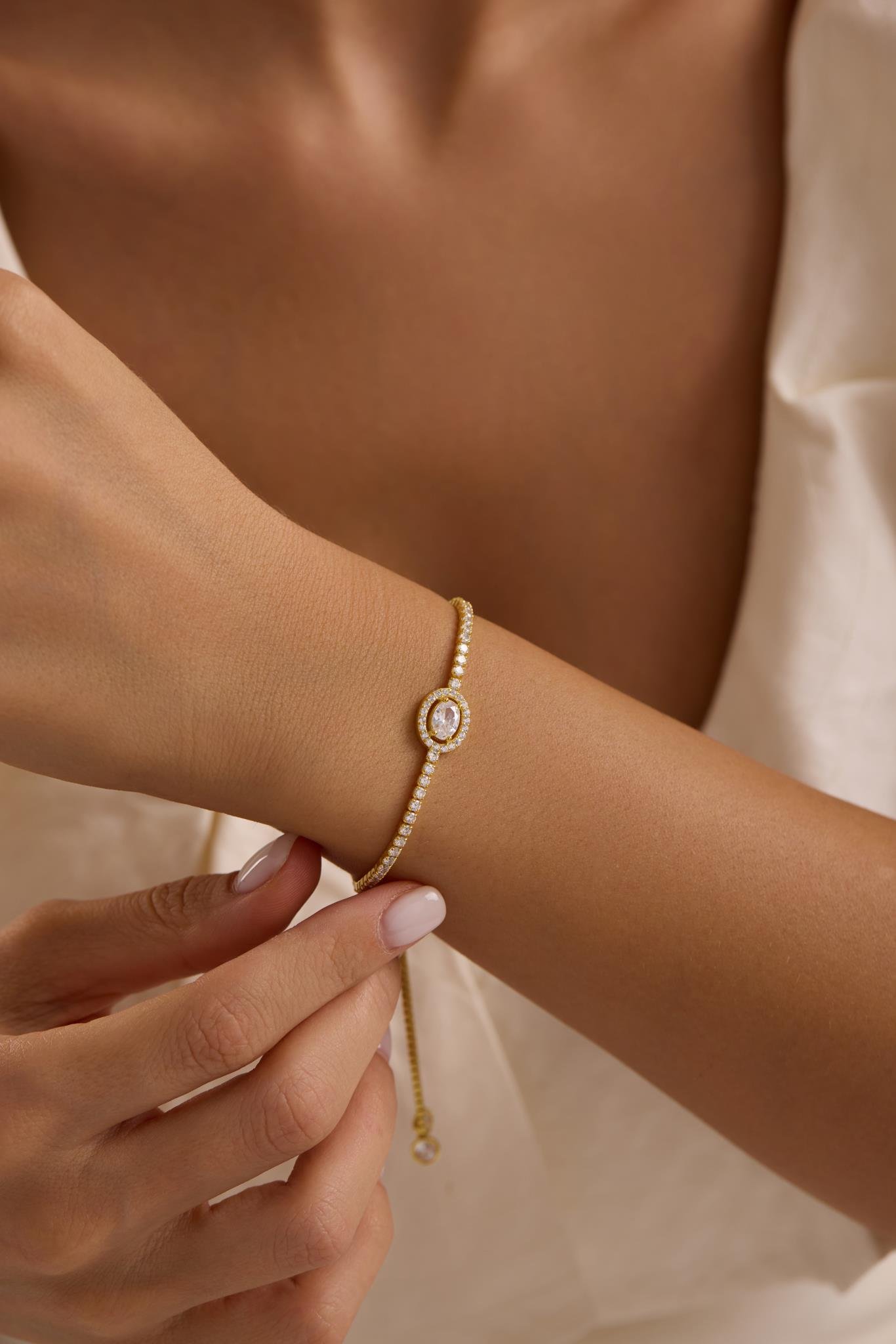 925 Ayar Gümüş Gold Kaplama Ayarlanabilir Asansörlü Su Yolu Damla Tektaş Model Bileklik