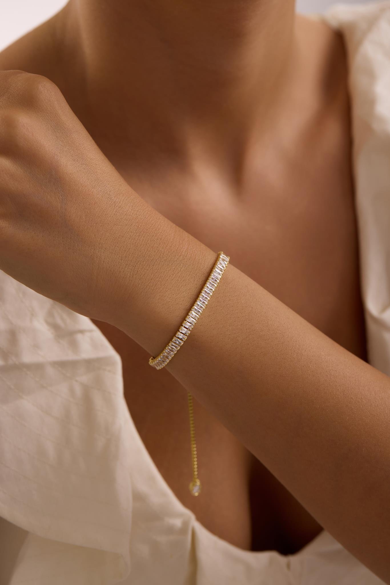 925 Ayar Gümüş Gold Kaplama Ayarlanabilir Asansörlü Su Yolu Sıralı Baget Taşlı Bileklik