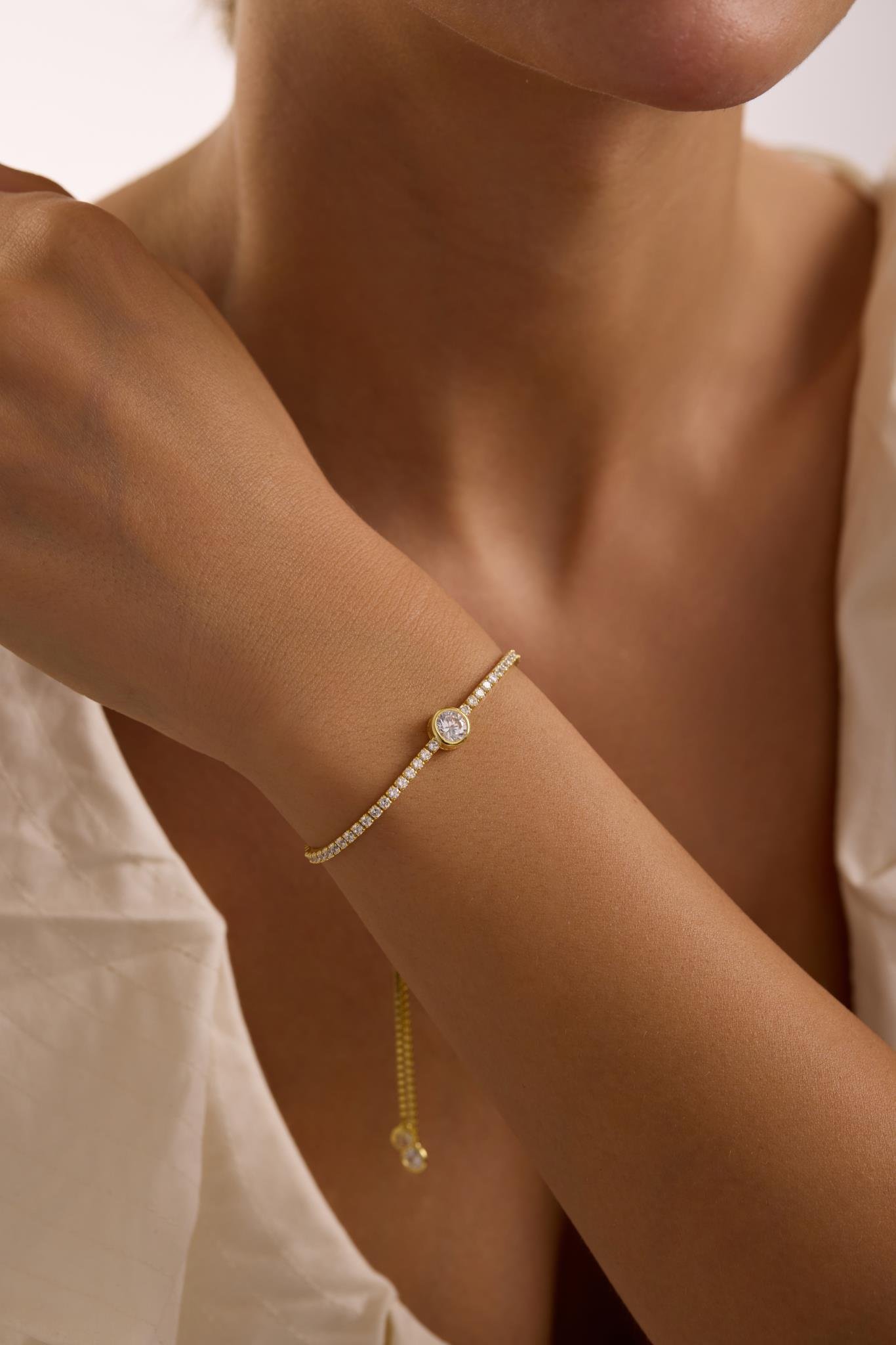 925 Ayar Gümüş Gold Kaplama Ayarlanabilir Asansörlü Su Yolu Orta Tektaş Model Bileklik