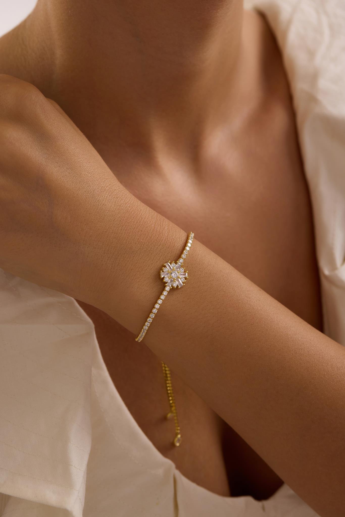 925 Ayar Gümüş Gold Kaplama Ayarlanabilir Asansörlü Su Yolu Çiçek Model Bileklik