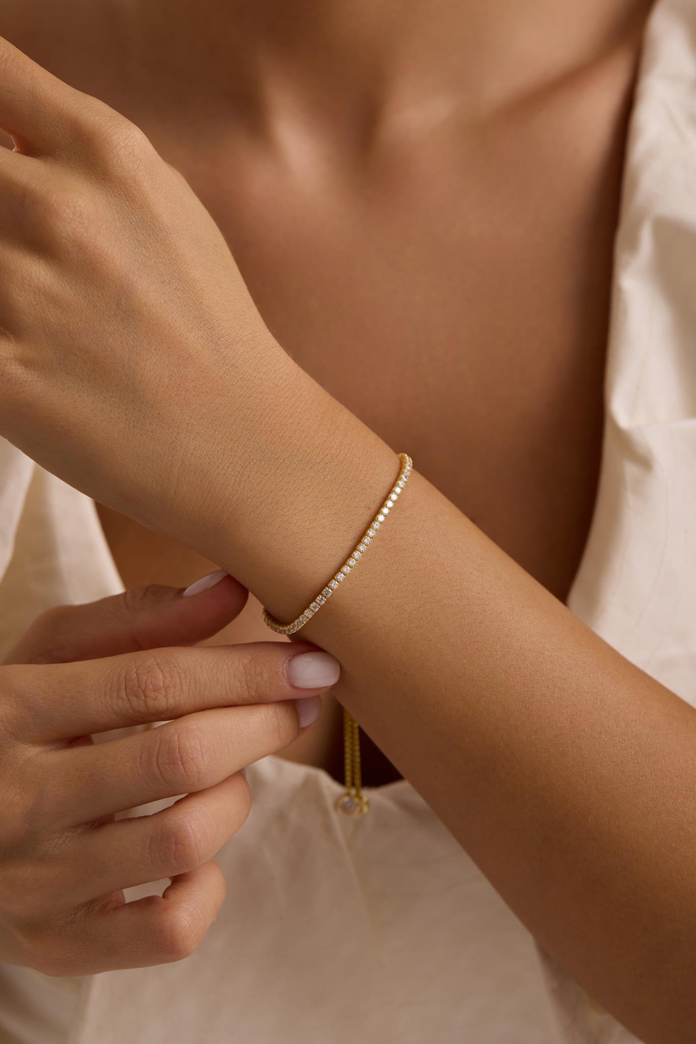 925 Ayar Gümüş Gold Kaplama Ayarlanabilir Asansörlü 2 mm Zirkon Taşlı Su Yolu Bileklik