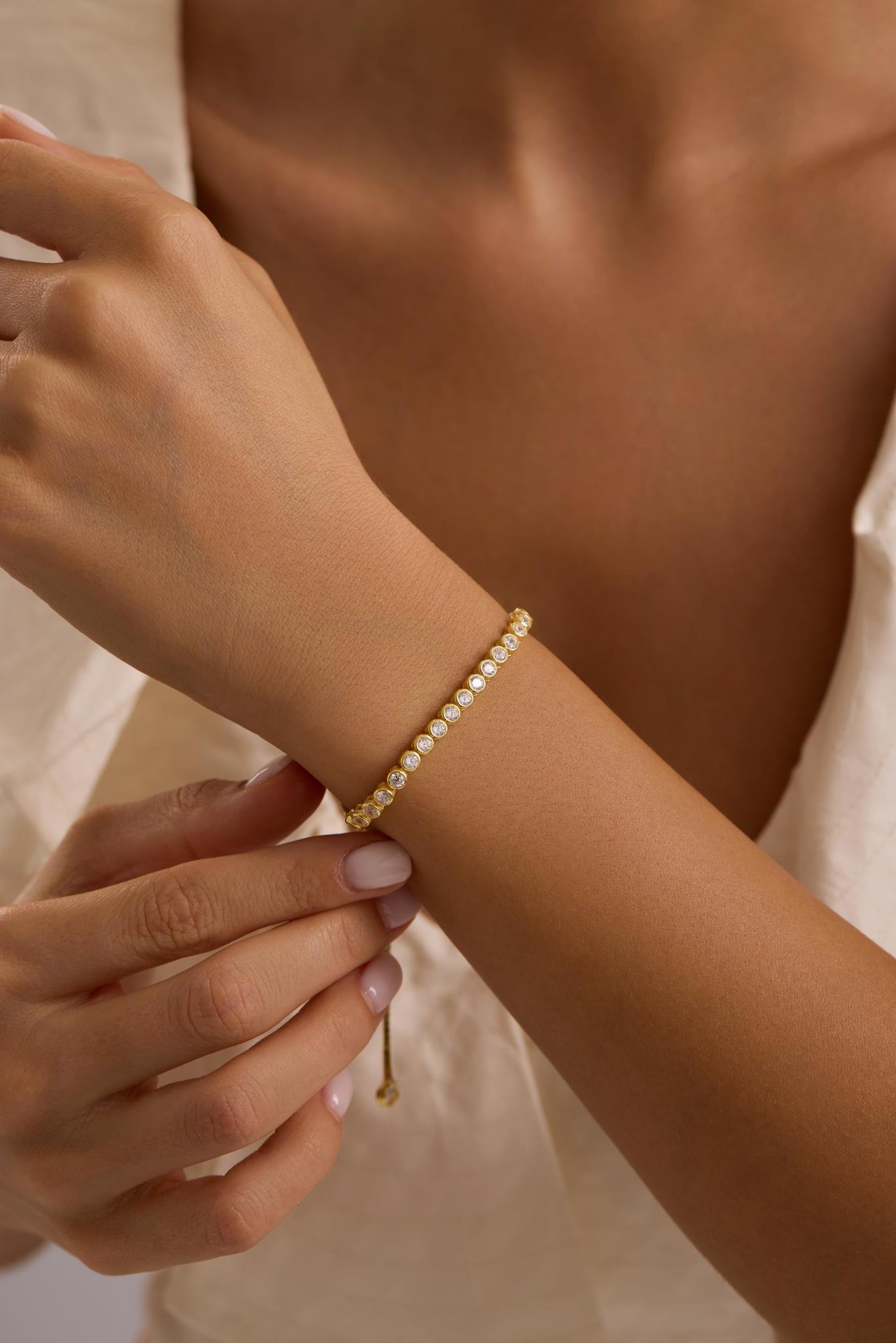 925 Ayar Gümüş Gold Kaplama Ayarlanabilir Asansörlü Su Yolu 4 mm Zirkon Taşlı Bileklik