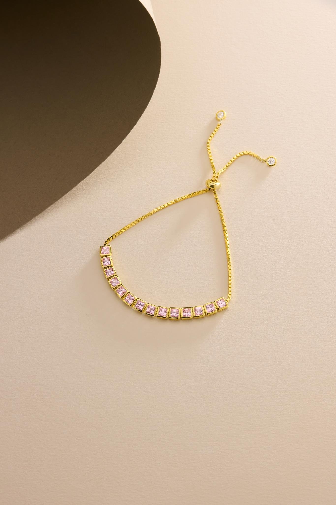 925 Ayar Gümüş Gold Kaplama Ayarlanabilir Asansörlü  Sıralı Kare Pembe Taşlı Bileklik