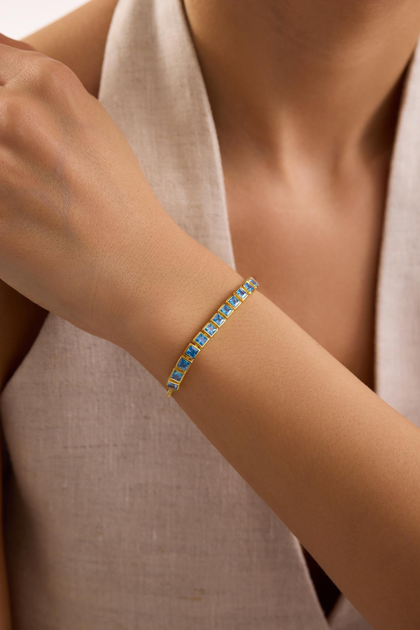 925 Ayar Gümüş Gold Kaplama Ayarlanabilir Asansörlü  Sıralı Kare Aquamarin Taşlı Bileklik