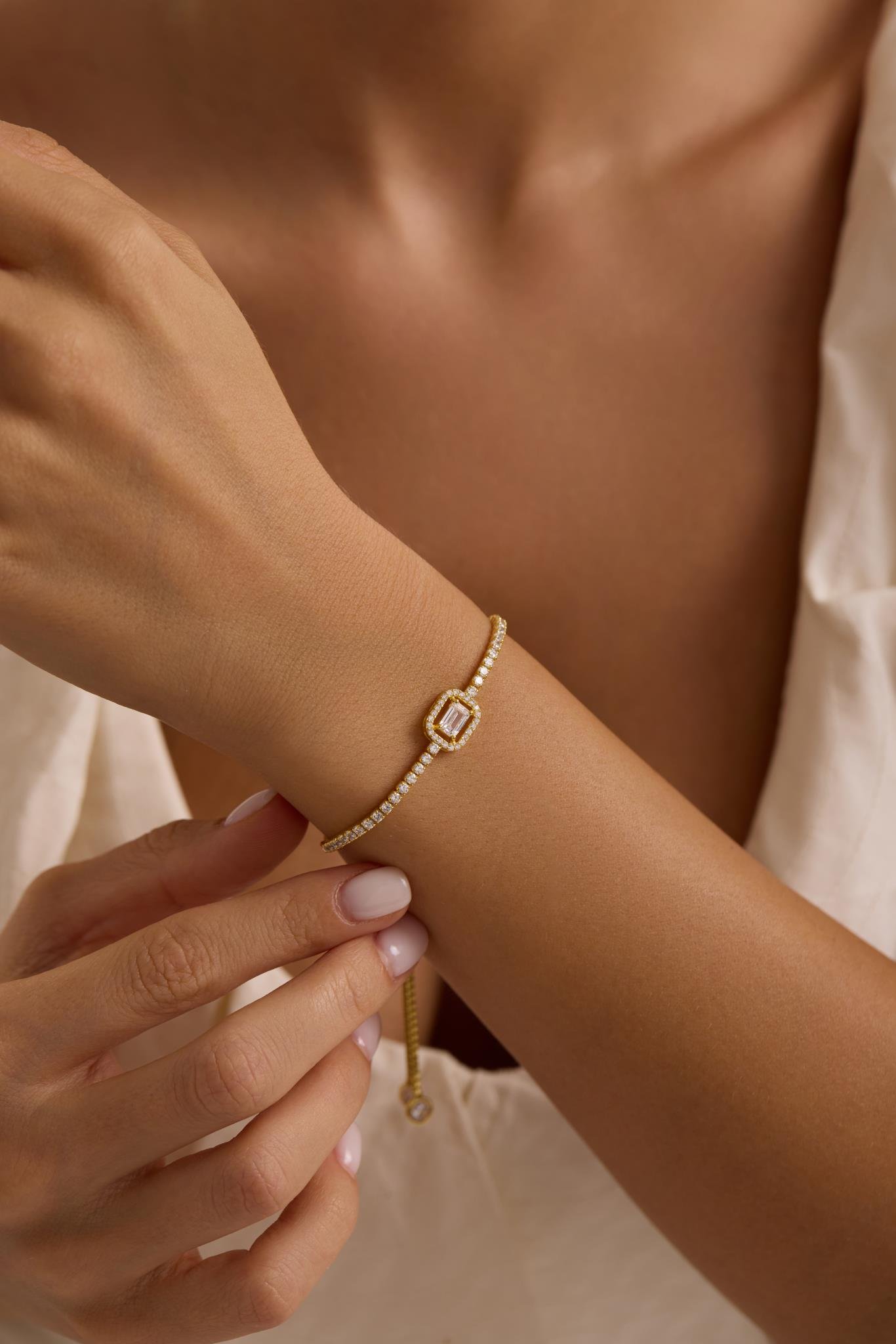 925 Ayar Gümüş Gold Kaplama Ayarlanabilir Asansörlü Su Yolu Baget Taşlı Tektaş Bileklik