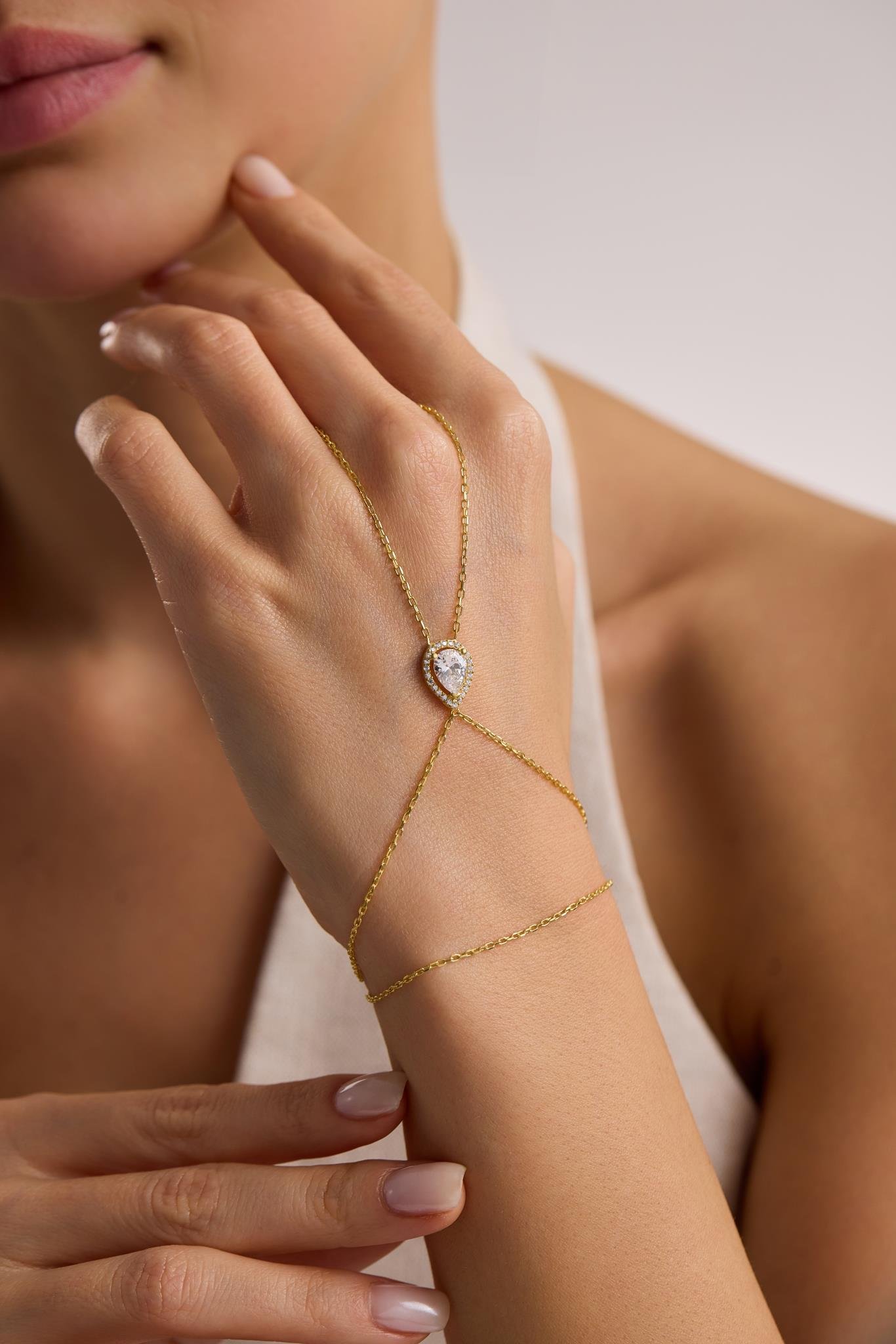 925 Ayar Gümüş Gold Kaplama Beyaz Damla Taşlı Şahmeran Bileklik 