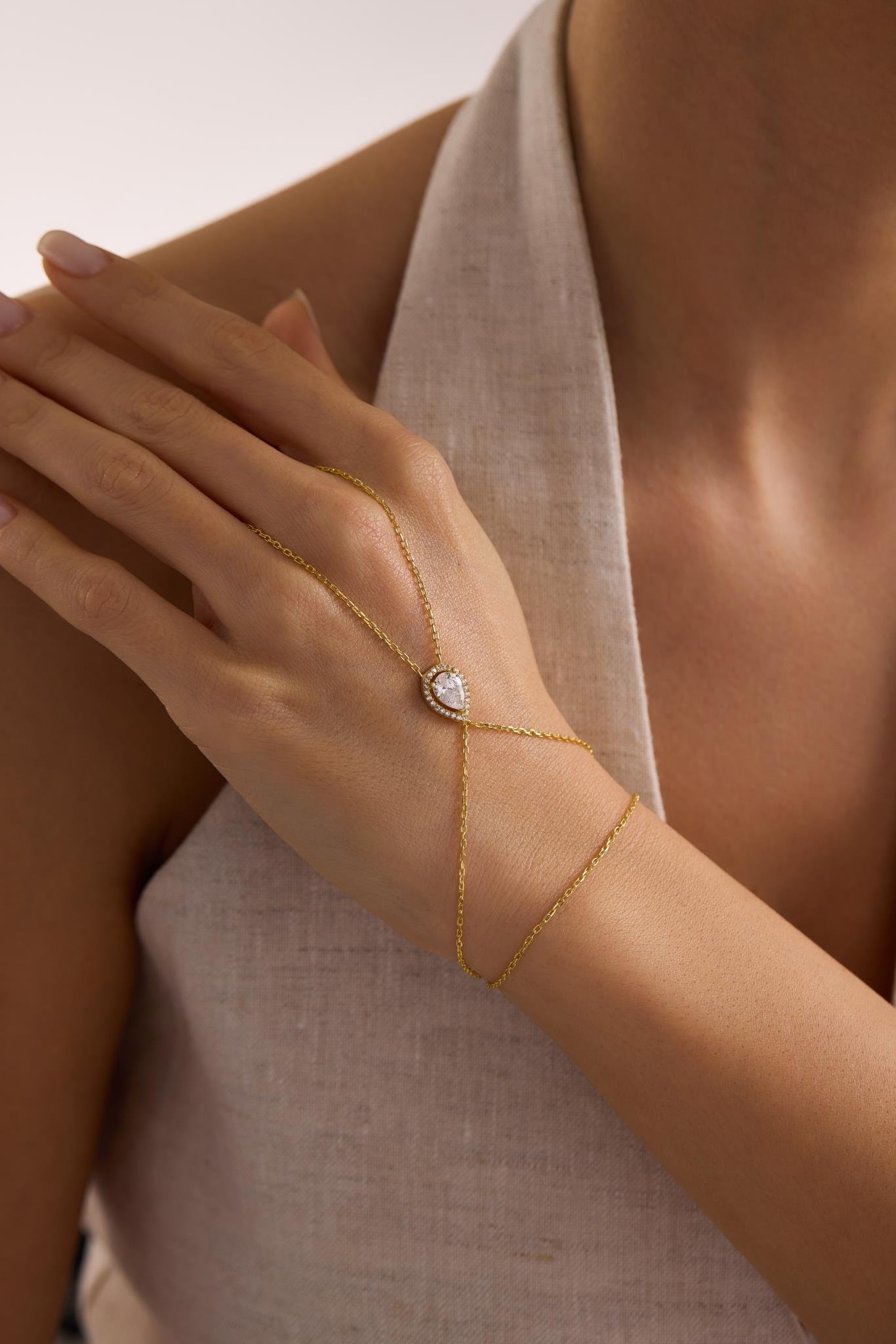 925 Ayar Gümüş Gold Kaplama Beyaz Damla Taşlı Şahmeran Bileklik 