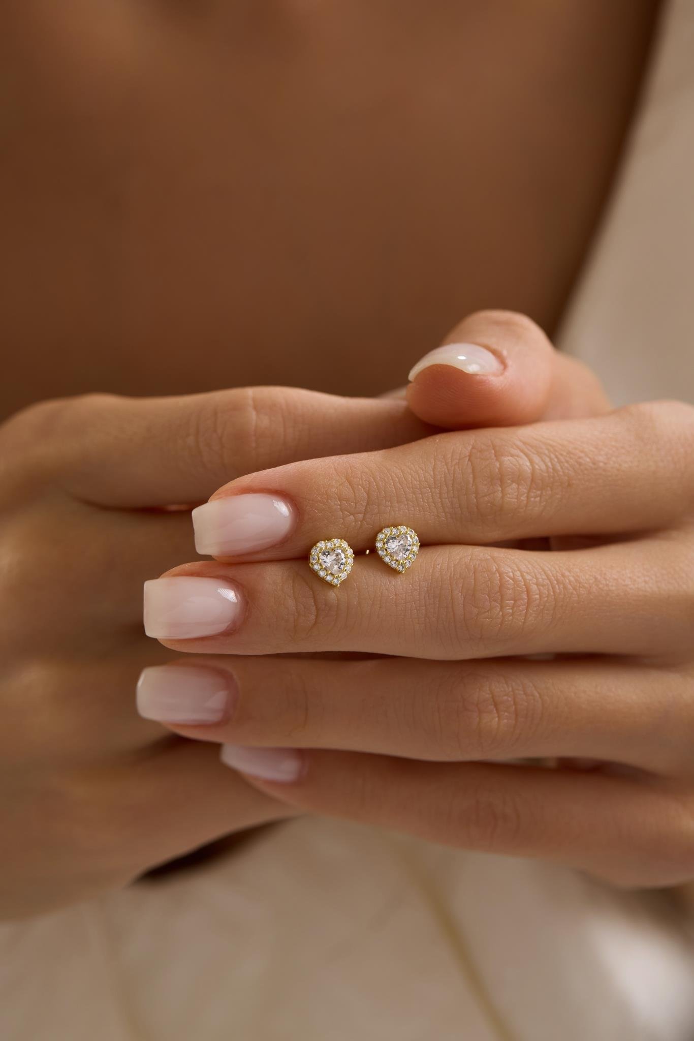 925 Ayar Gümüş Gold Kaplama Beyaz Taşlı Kalp Model Küpe