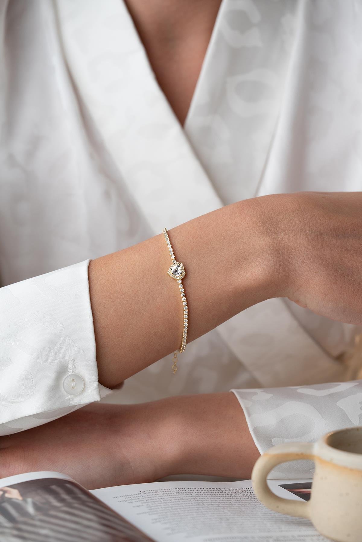 925 Ayar Gümüş Gold Kaplama Beyaz Taşlı Kalp 2 mm Zirkon Taşlı Suyolu Bileklik 