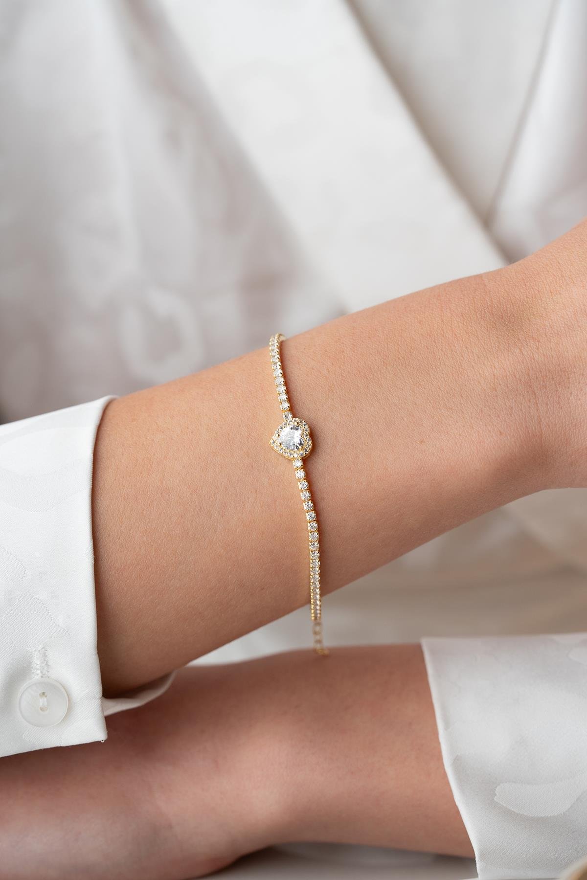 925 Ayar Gümüş Gold Kaplama Beyaz Taşlı Kalp 2 mm Zirkon Taşlı Suyolu Bileklik 