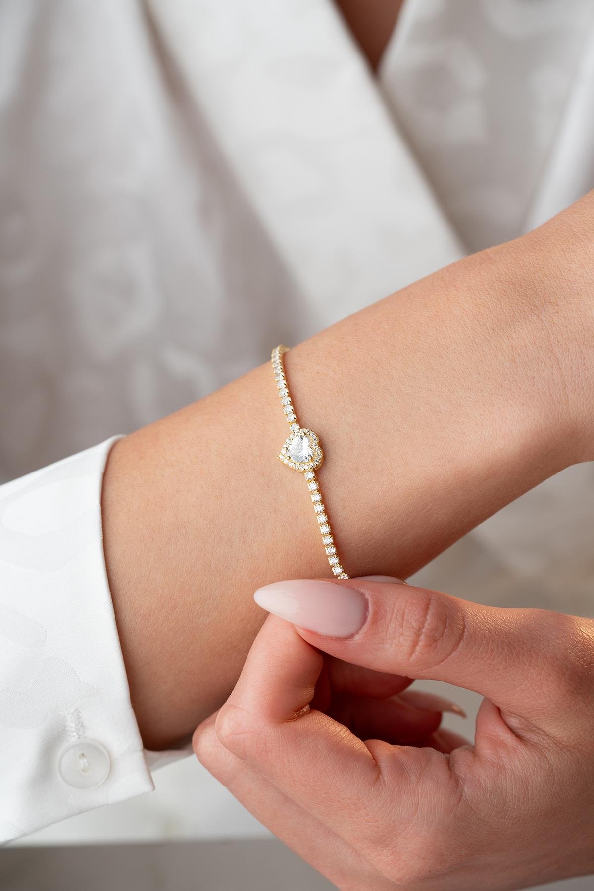 925 Ayar Gümüş Gold Kaplama Beyaz Taşlı Kalp 2 mm Zirkon Taşlı Suyolu Bileklik 