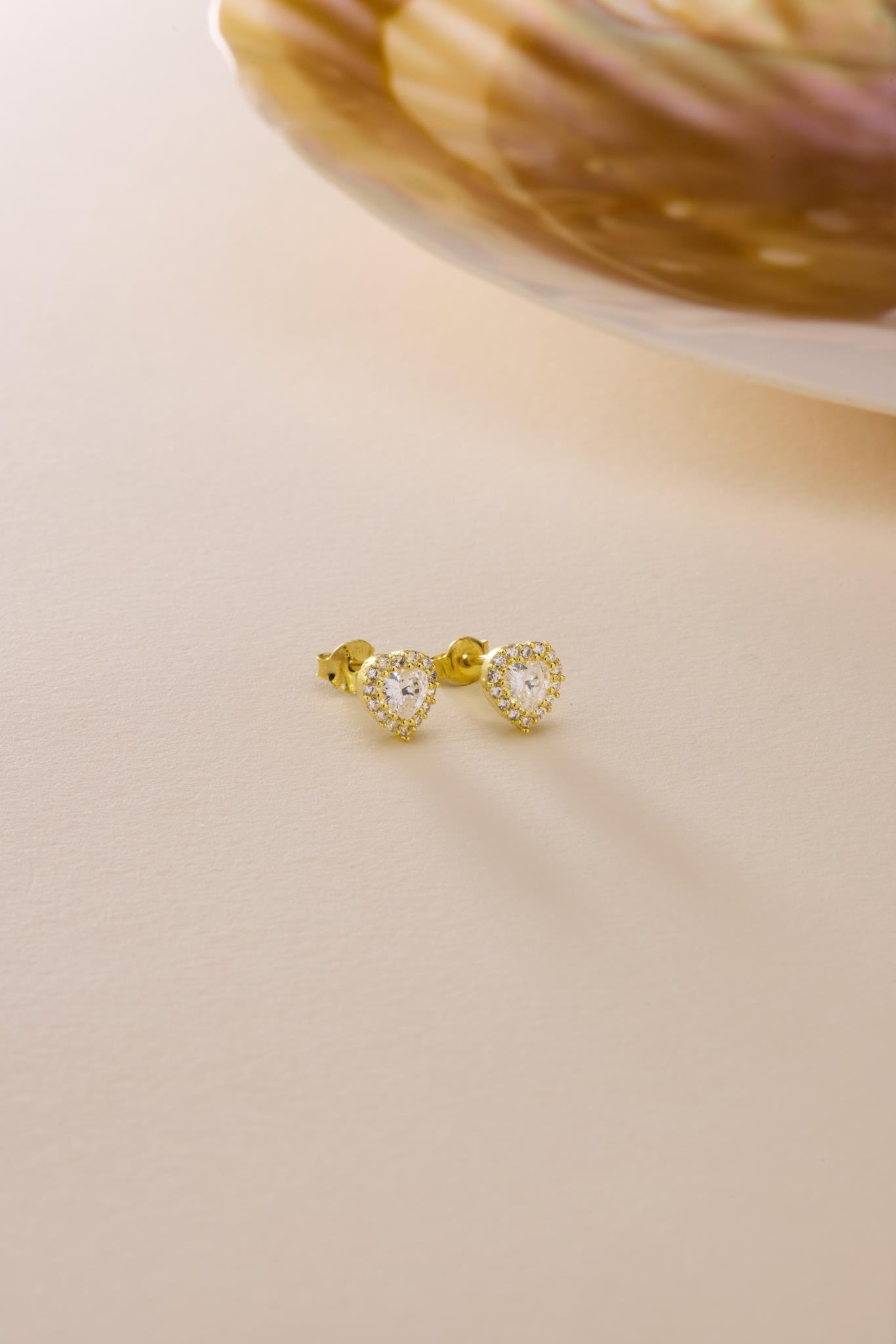 925 Ayar Gümüş Gold Kaplama Beyaz Taşlı Kalp Model Küpe