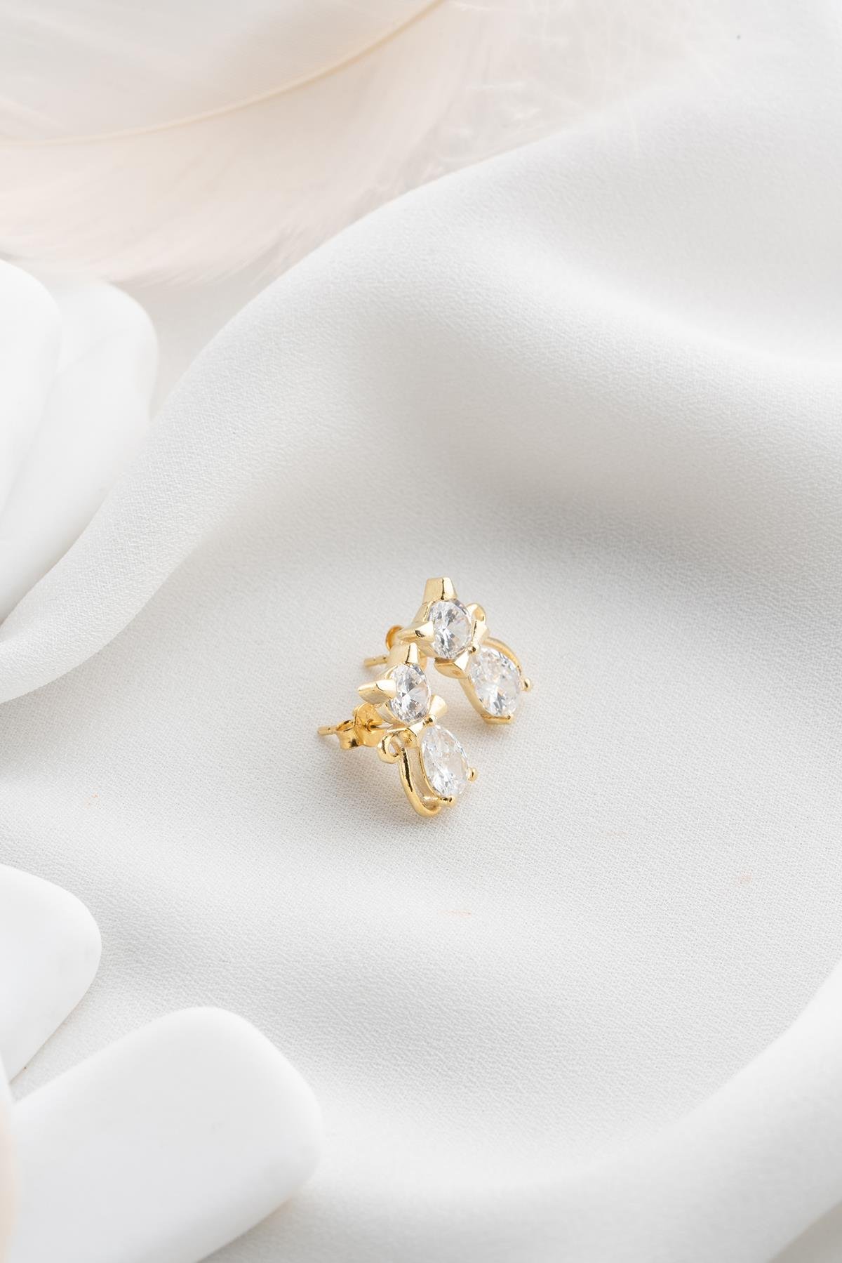 925 Ayar Gümüş Gold Kaplama Beyaz Zirkon Taşlı Kedi Küpe