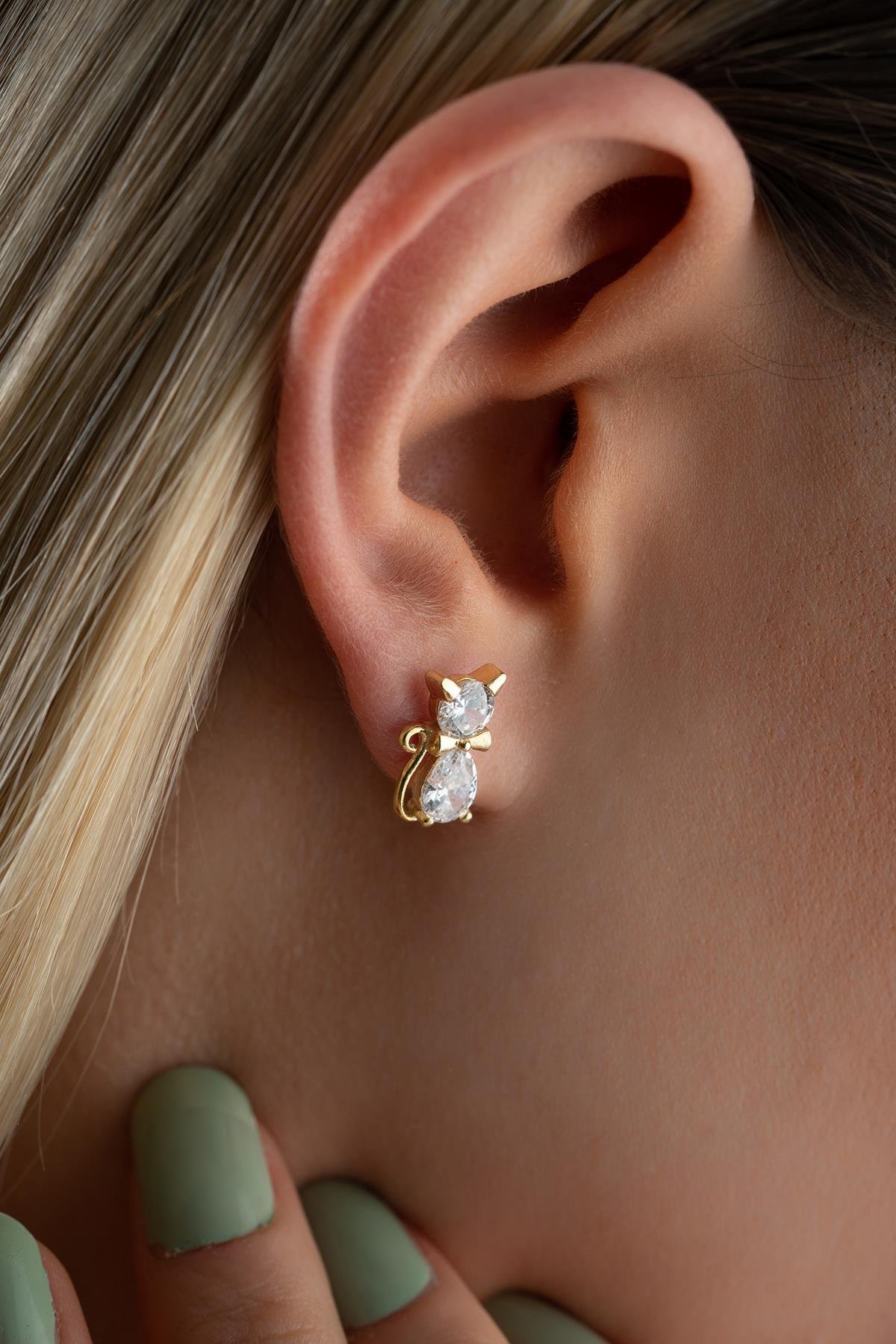 925 Ayar Gümüş Gold Kaplama Beyaz Zirkon Taşlı Kedi Küpe