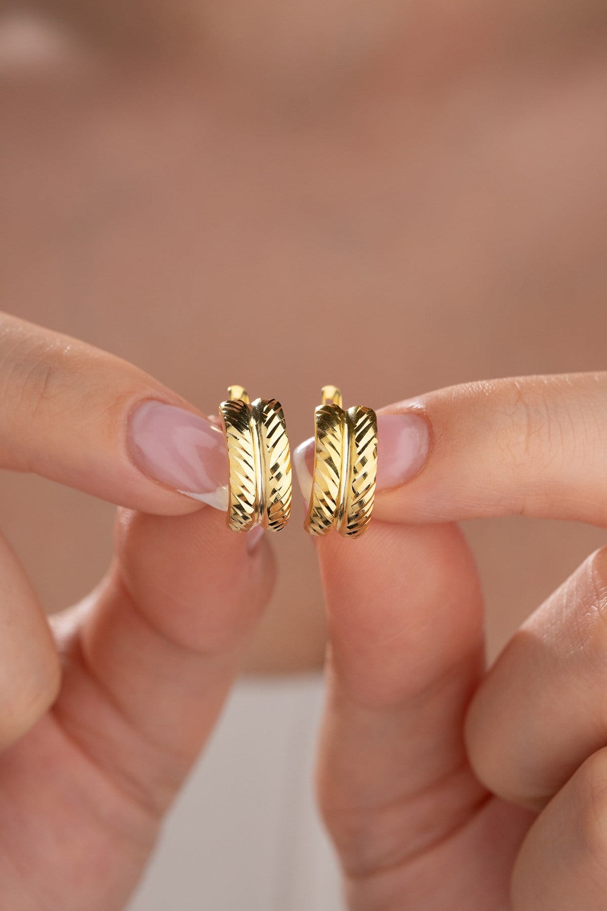 925 Ayar Gümüş Gold Kaplama Çift Şeritli Balık Sırtı Model Küpe