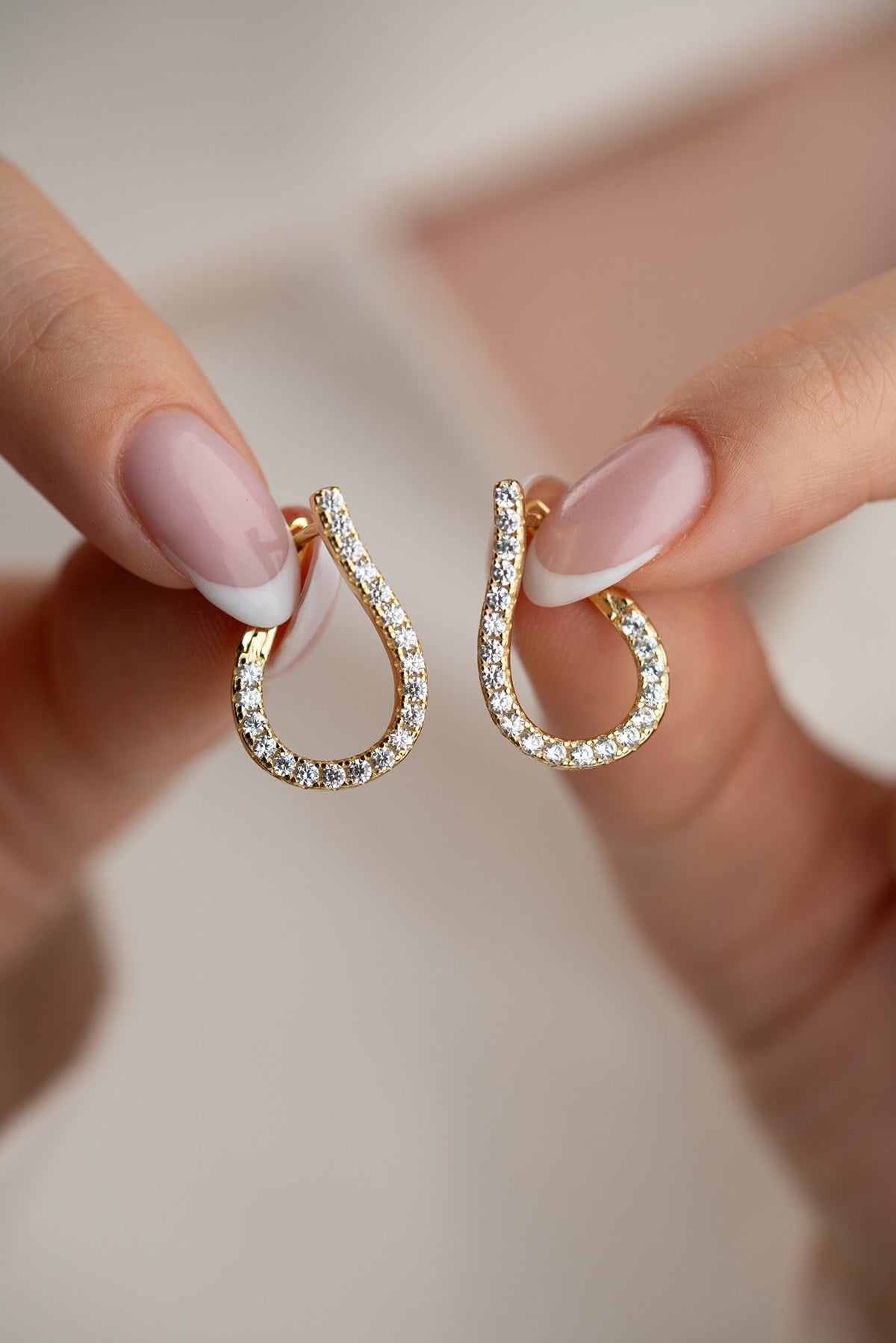 925 Ayar Gümüş Gold Kaplama Damla Işıltılı Model Küpe