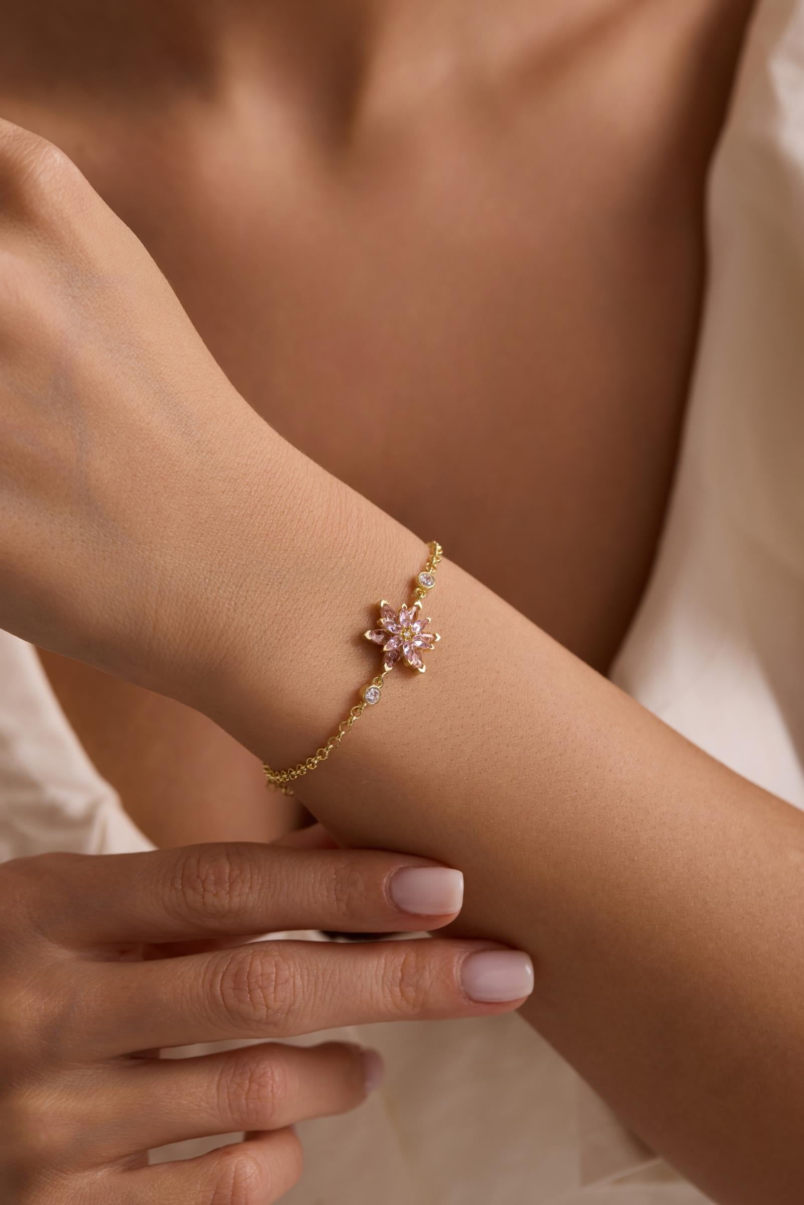925 Ayar Gümüş Gold Kaplama Doç Zincirli Pembe Taşlı Lotus Çiçeği Bileklik