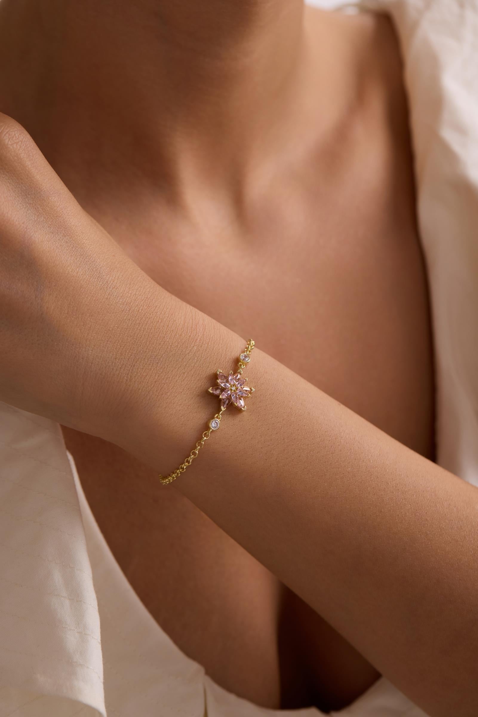 925 Ayar Gümüş Gold Kaplama Doç Zincirli Pembe Taşlı Lotus Çiçeği Bileklik