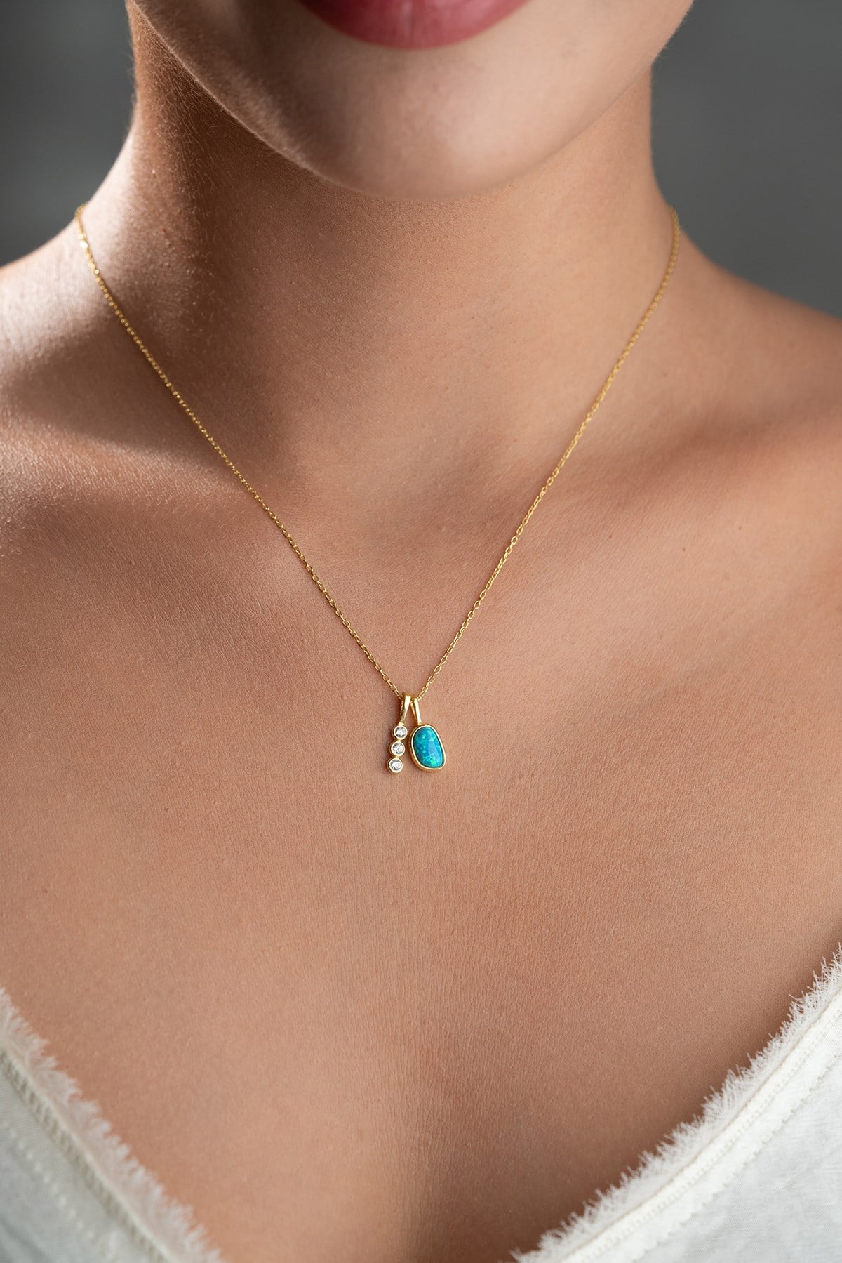 925 Ayar Gümüş Gold Kaplama Geormetrik Opal Taşlı Zirkon Taş Figürlü Kolye