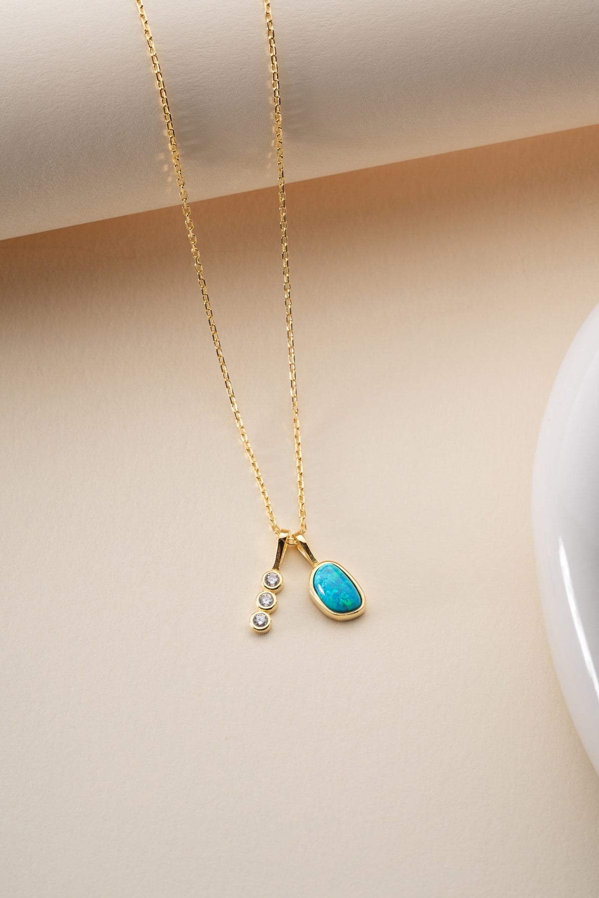 925 Ayar Gümüş Gold Kaplama Geormetrik Opal Taşlı Zirkon Taş Figürlü Kolye