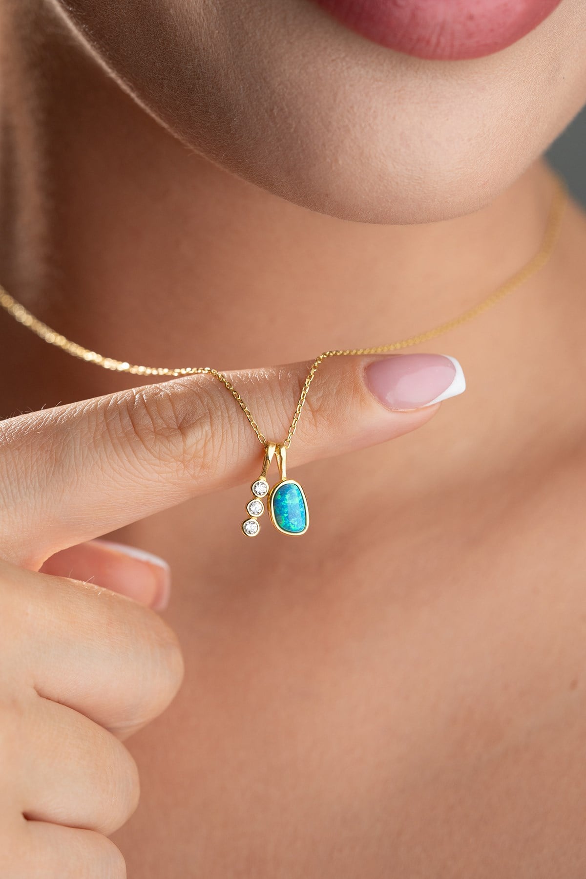 925 Ayar Gümüş Gold Kaplama Geormetrik Opal Taşlı Zirkon Taş Figürlü Kolye