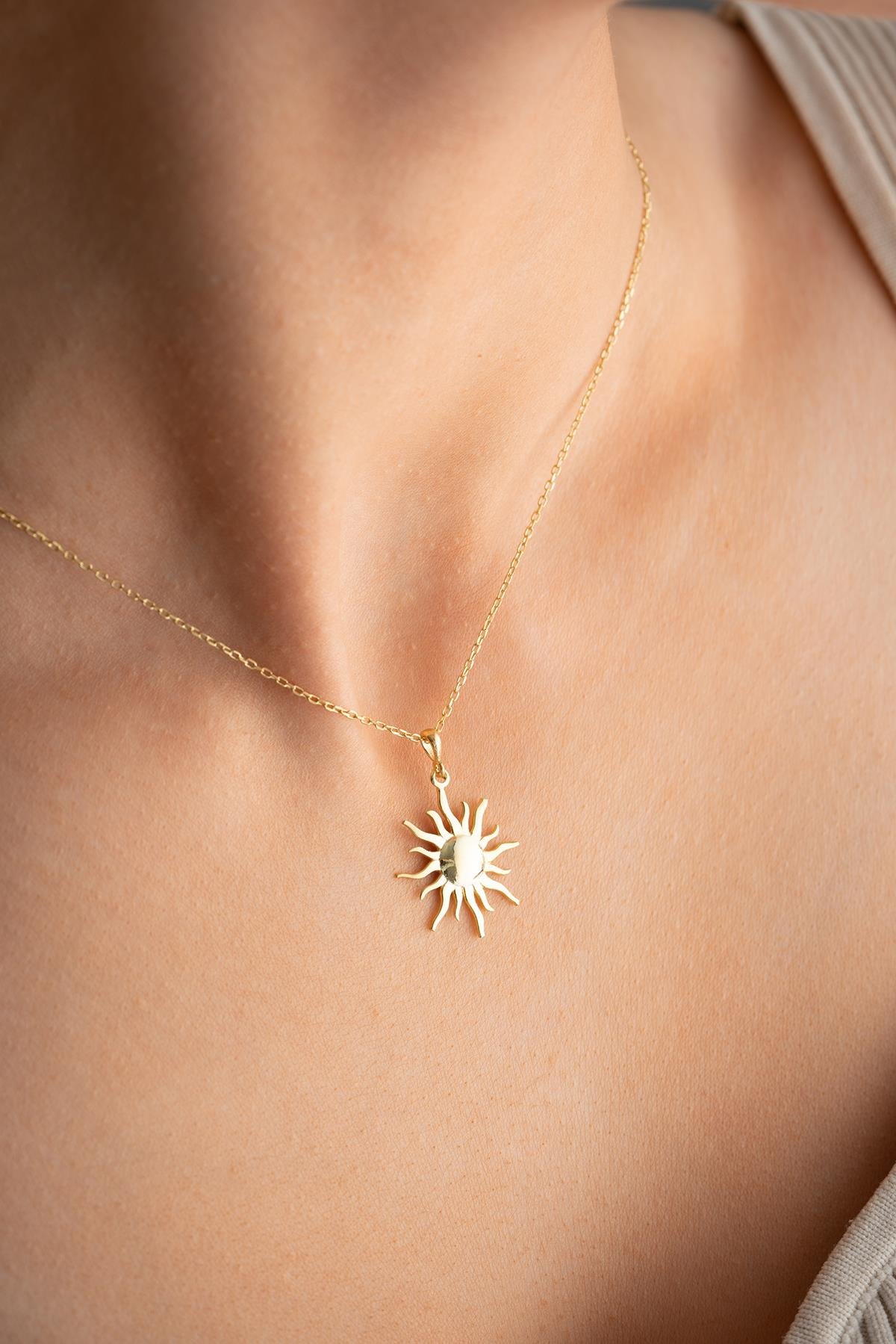 925 Ayar Gümüş Gold Kaplama Güneş Tasarım Kolye