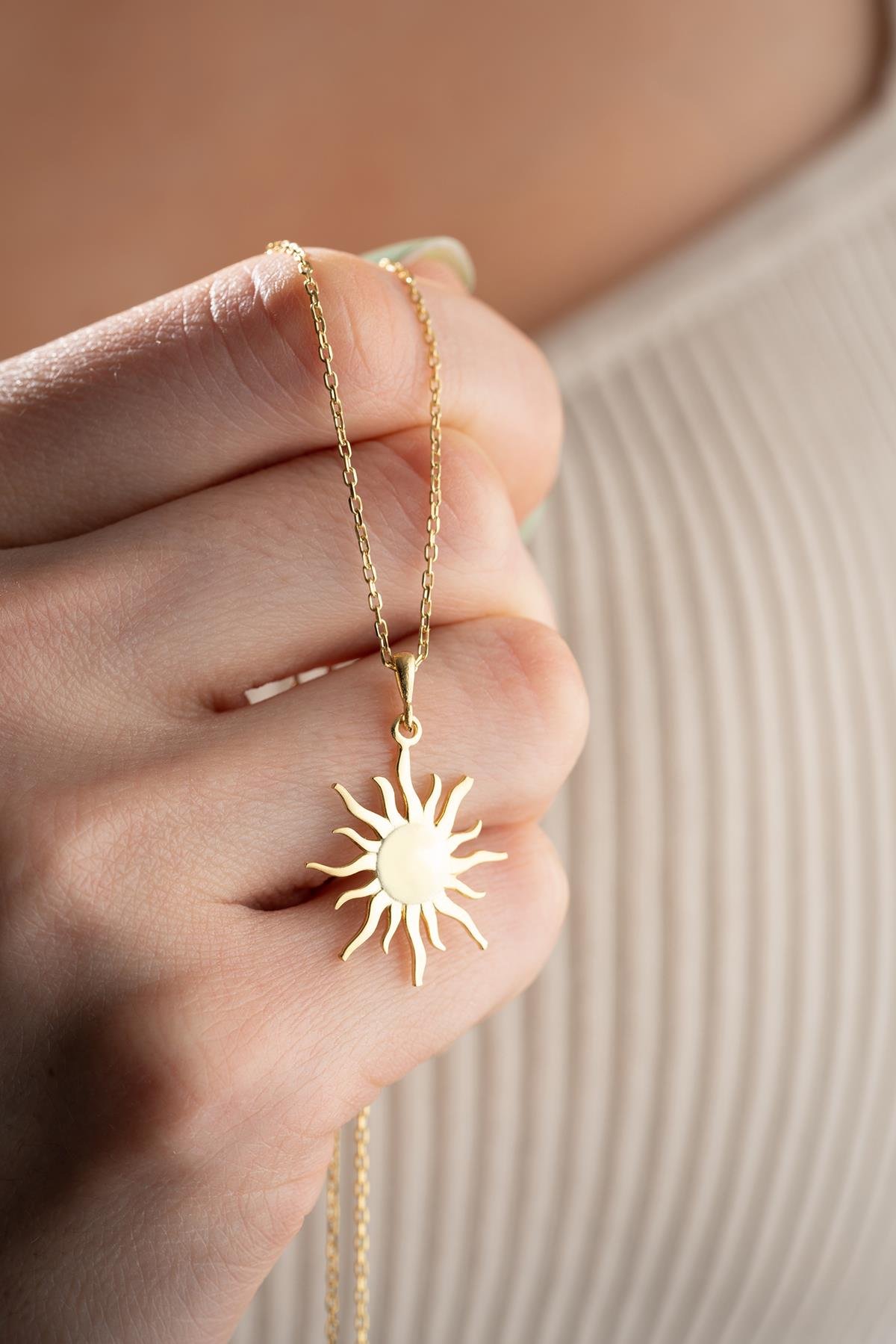 925 Ayar Gümüş Gold Kaplama Güneş Tasarım Kolye