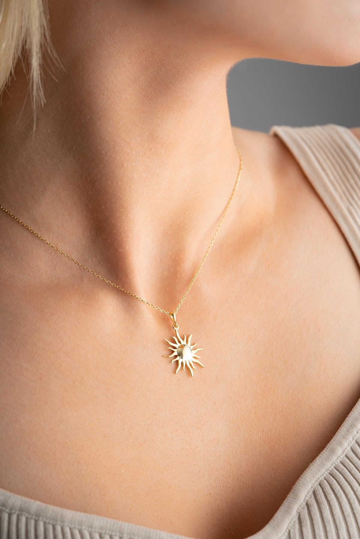 925 Ayar Gümüş Gold Kaplama Güneş Tasarım Kolye