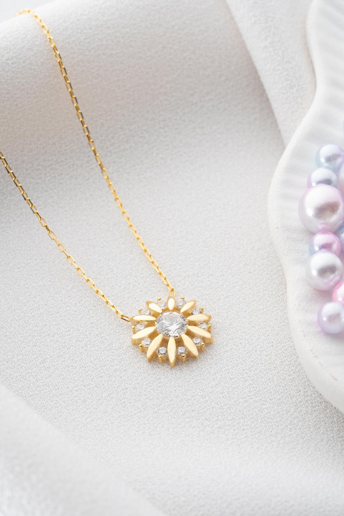 925 Ayar Gümüş Gold Kaplama Işıltılı Tektaş Güneş Kolye