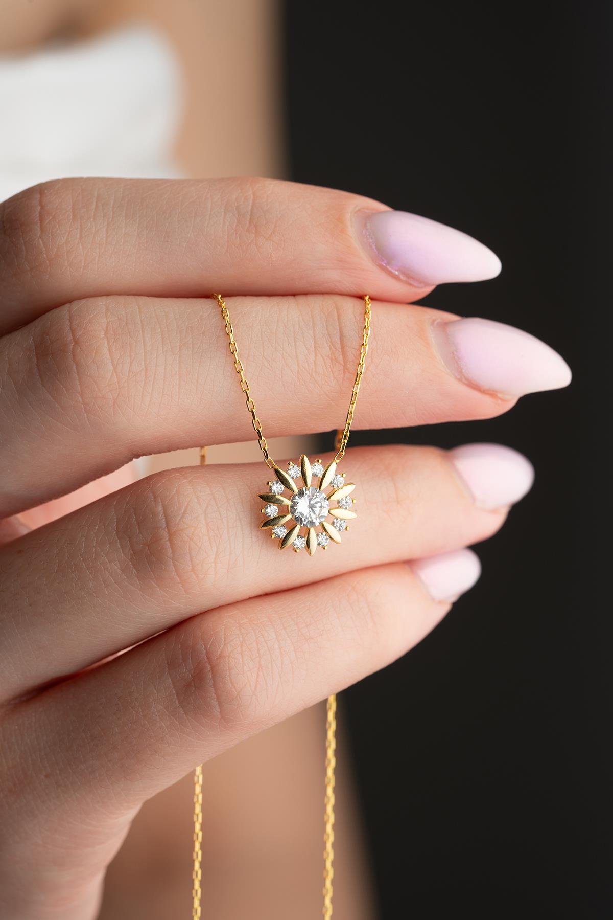 925 Ayar Gümüş Gold Kaplama Işıltılı Tektaş Güneş Kolye