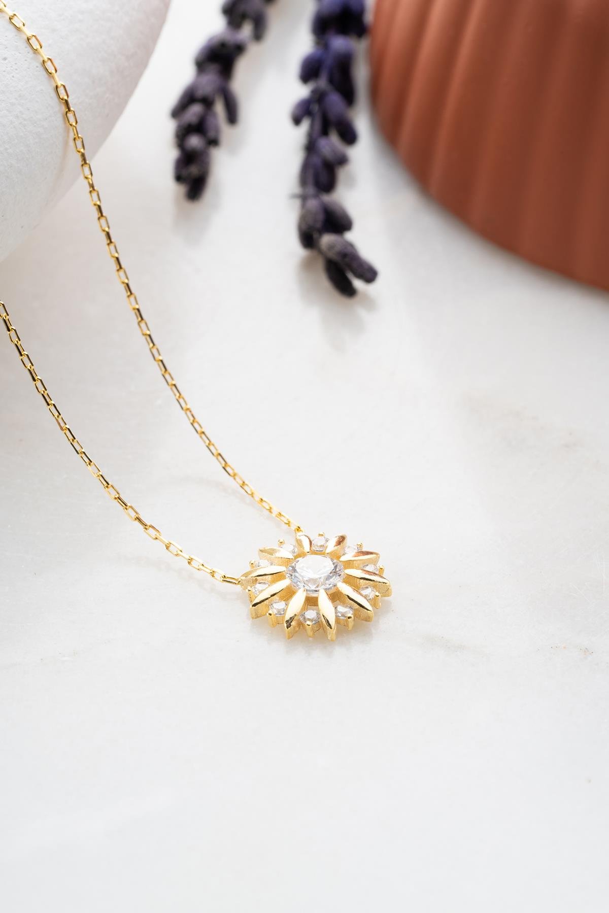 925 Ayar Gümüş Gold Kaplama Işıltılı Tektaş Güneş Kolye