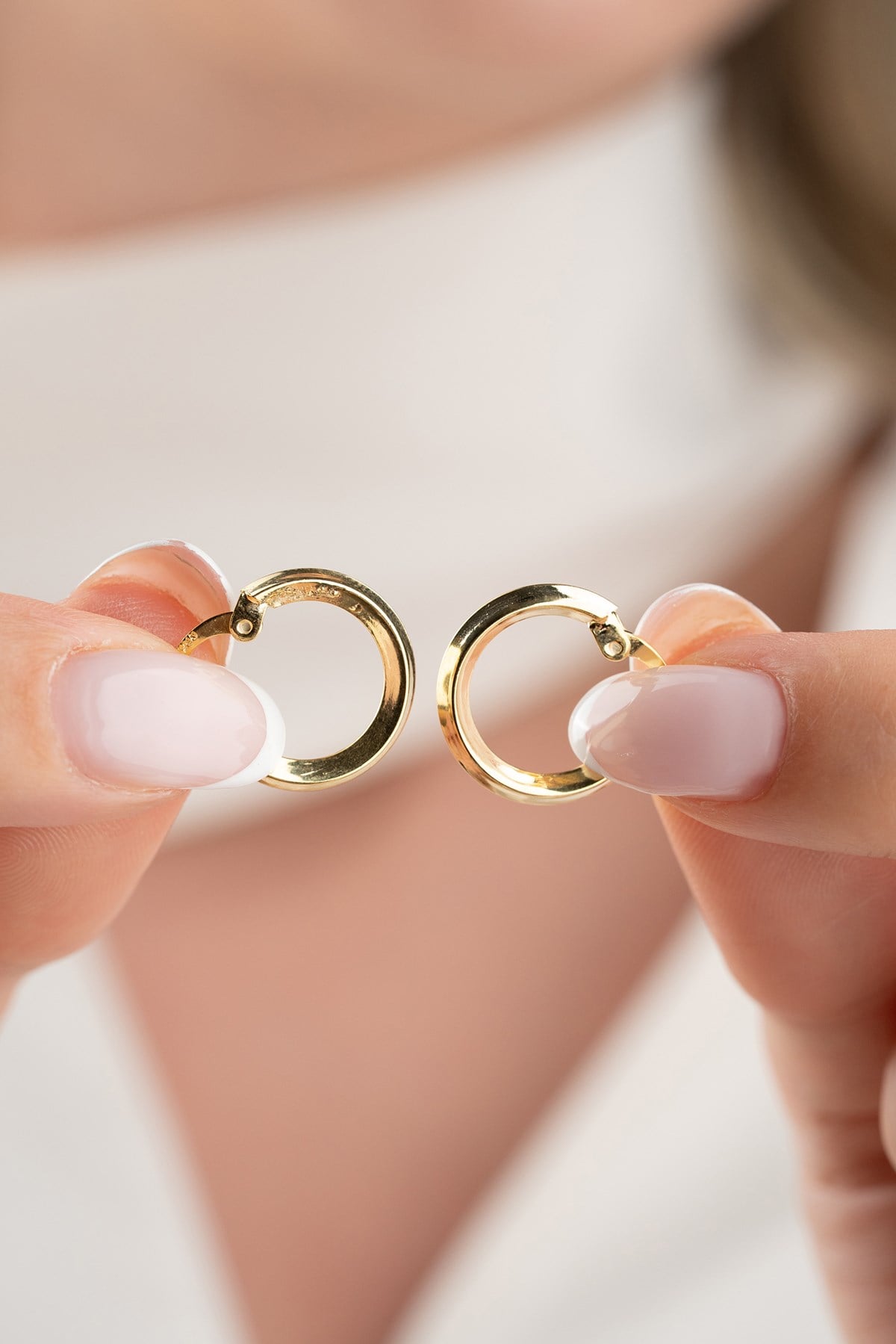 925 Ayar Gümüş Gold Kaplama Kalemli 15 mm Sade Şarnel Küpe